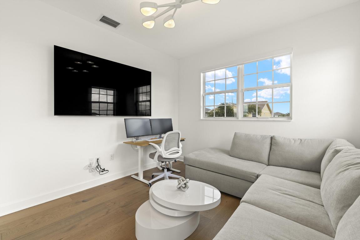 19486 Broad Shore Walk