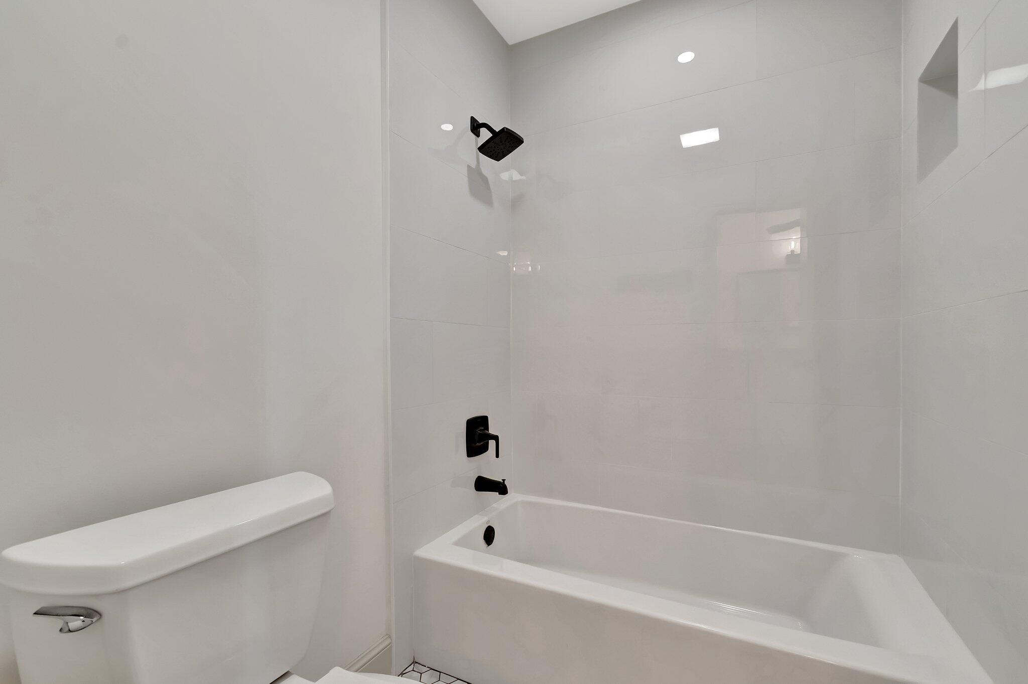 1140 Mahogany Way 204