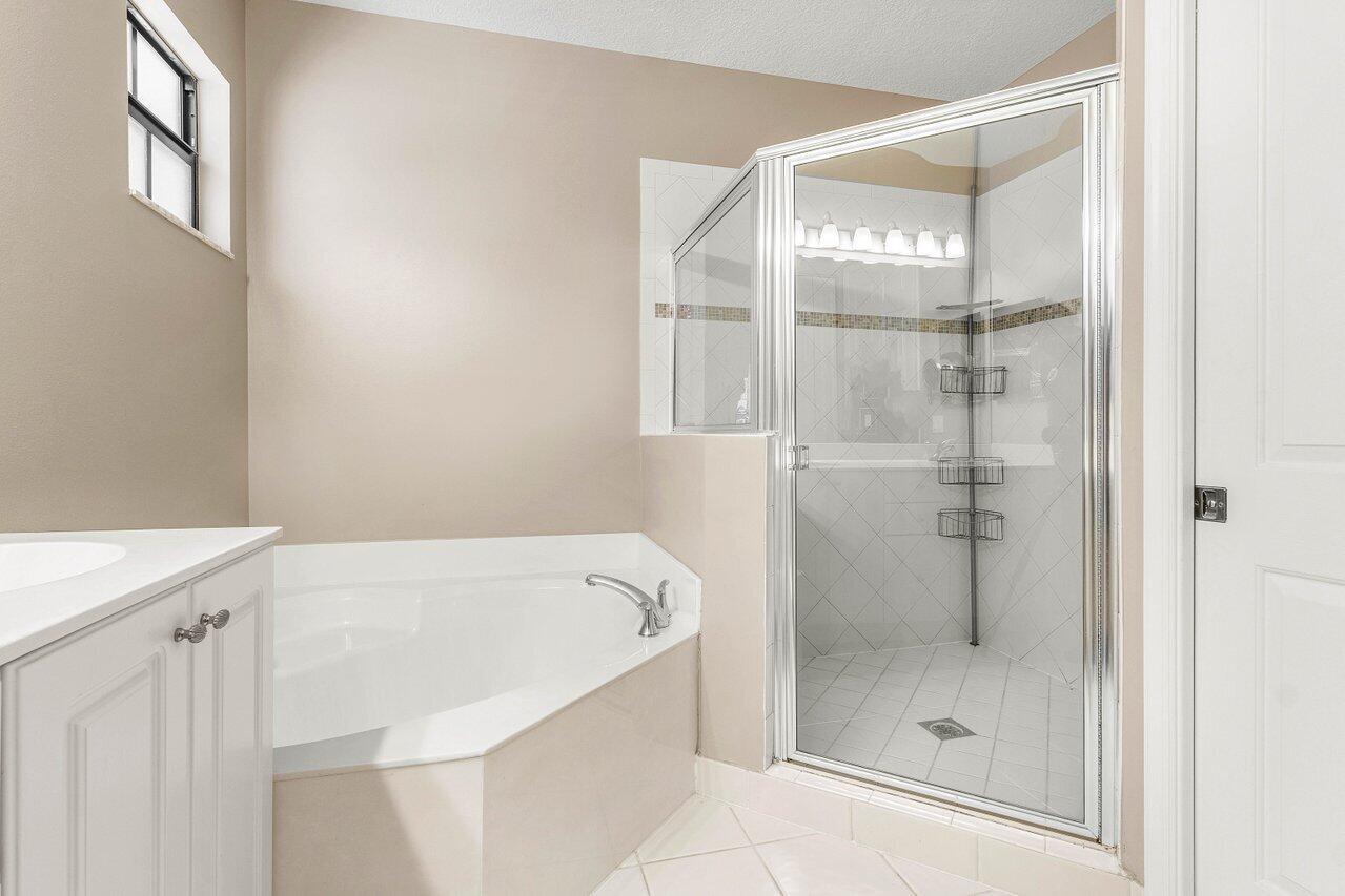 223 W Chrystie Circle