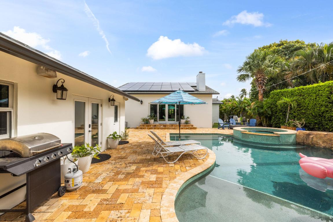 310 Edgewood Drive N