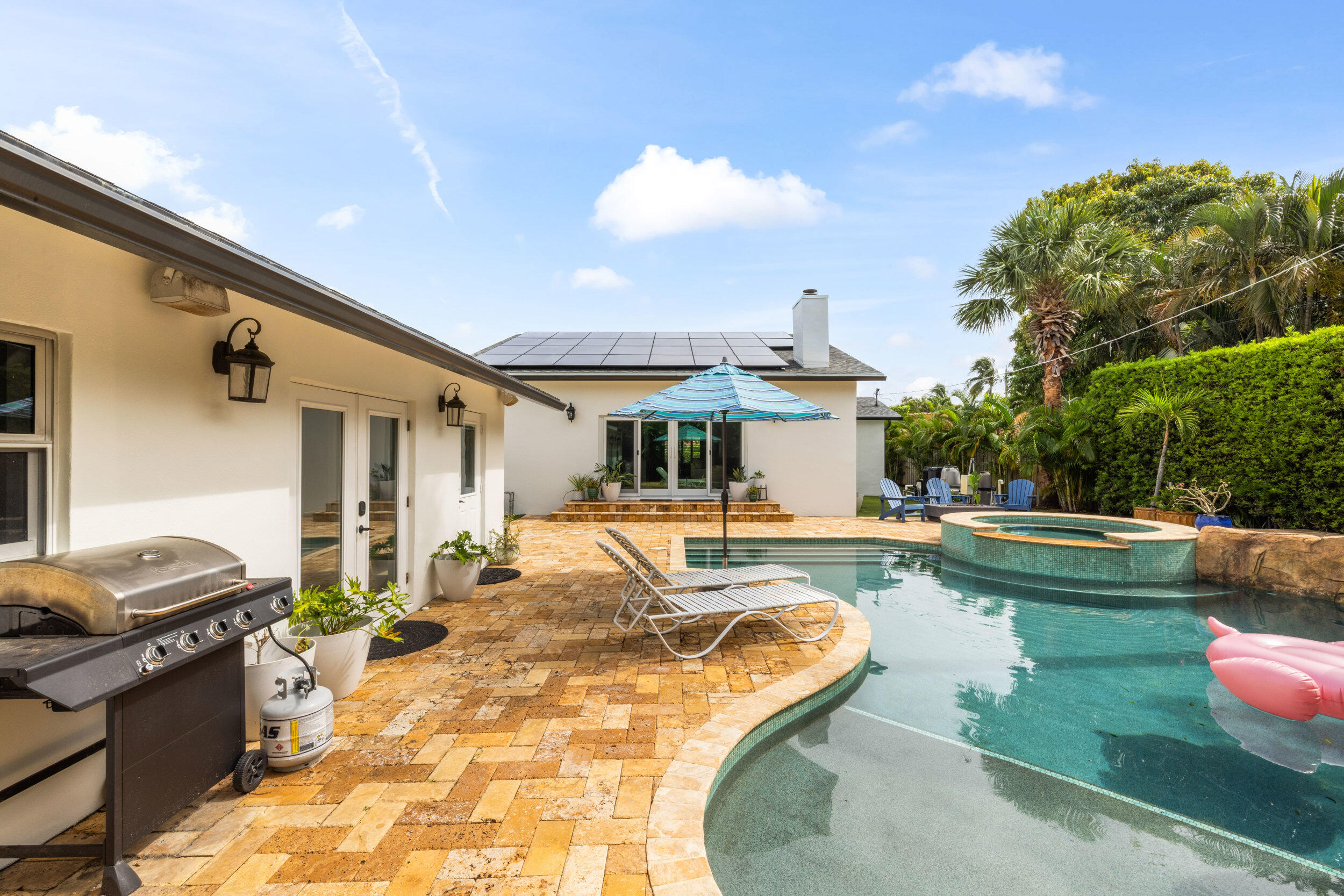 310 Edgewood Drive N