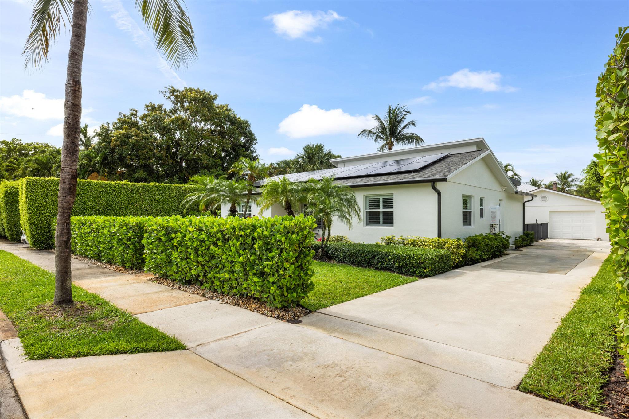 310 Edgewood Drive N