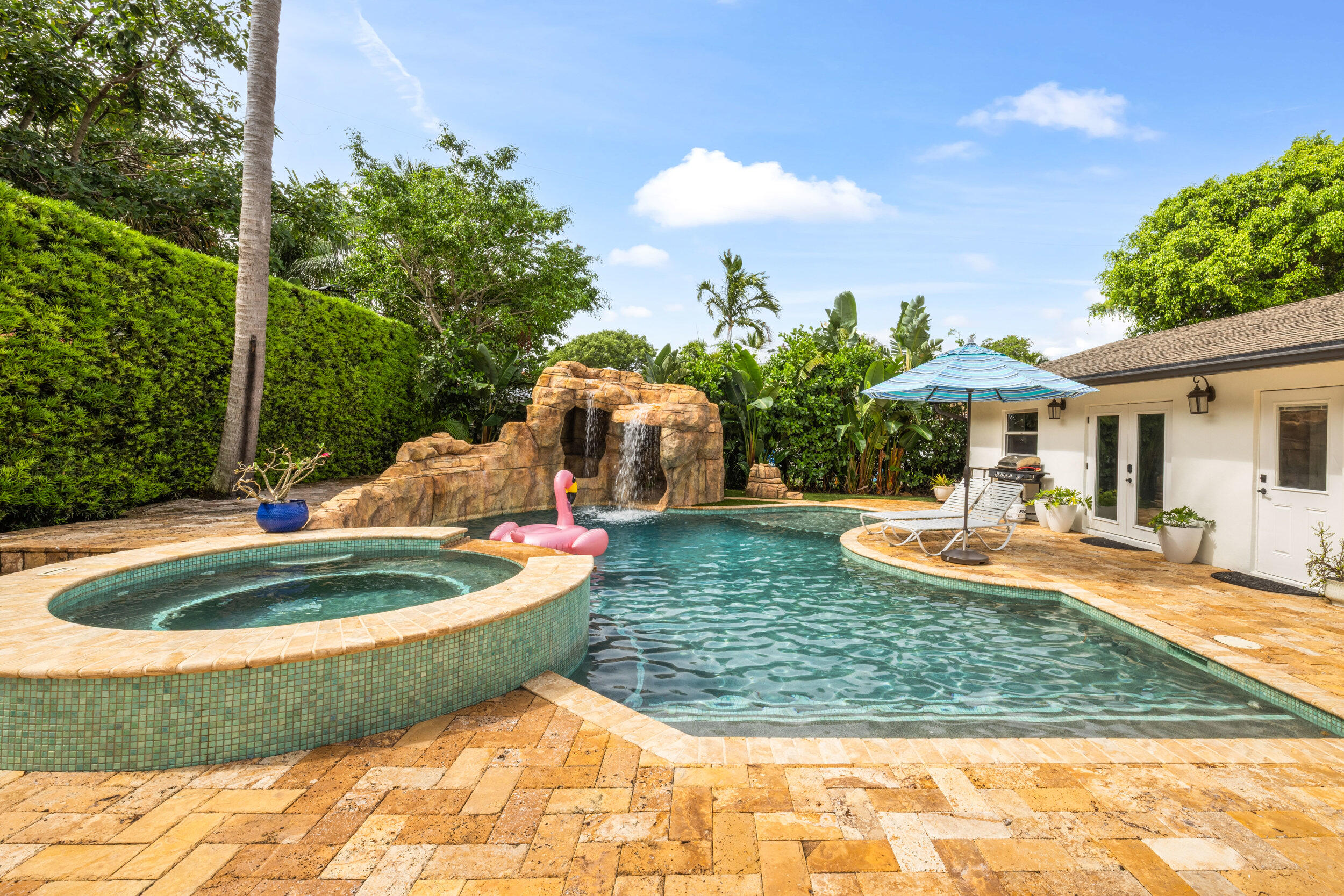 310 Edgewood Drive N