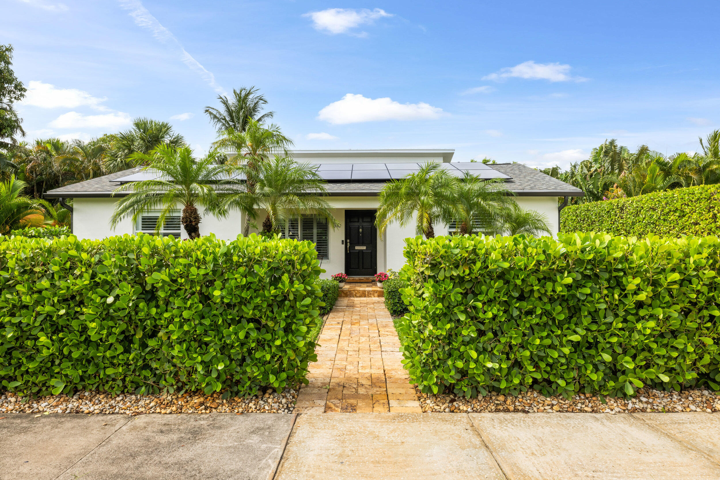 310 Edgewood Drive N