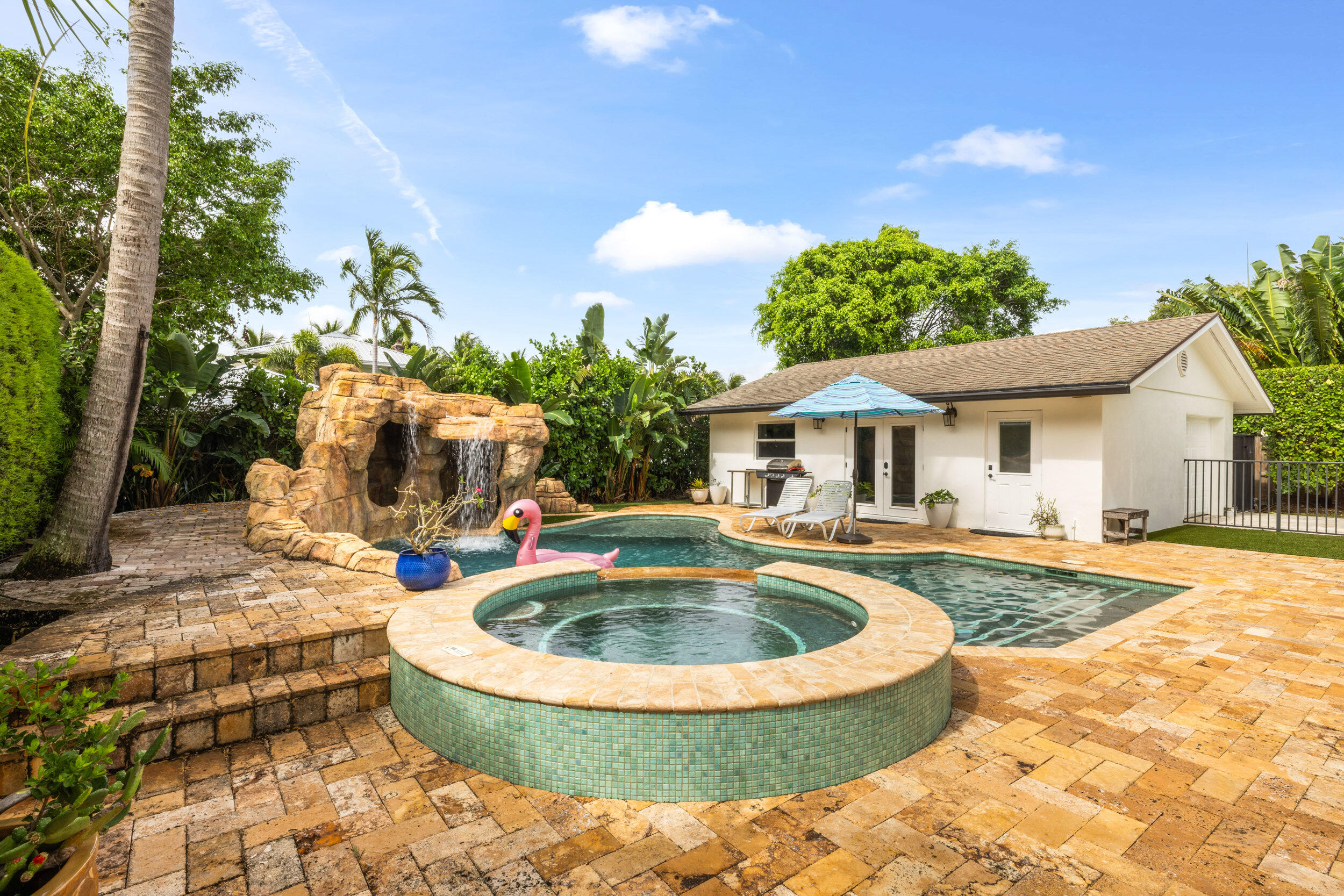 310 Edgewood Drive N