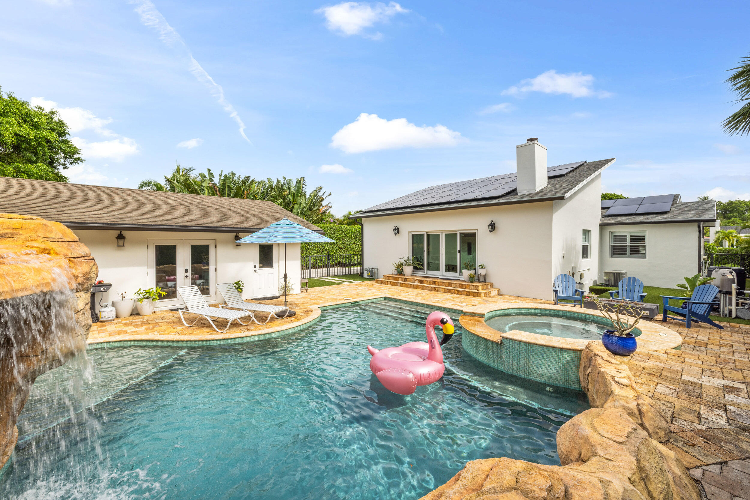 310 Edgewood Drive N