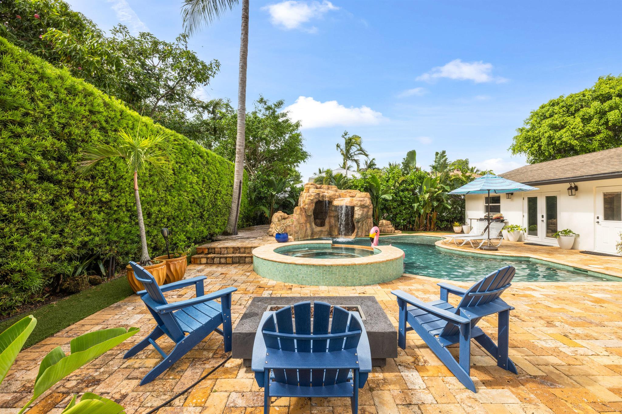 310 Edgewood Drive N