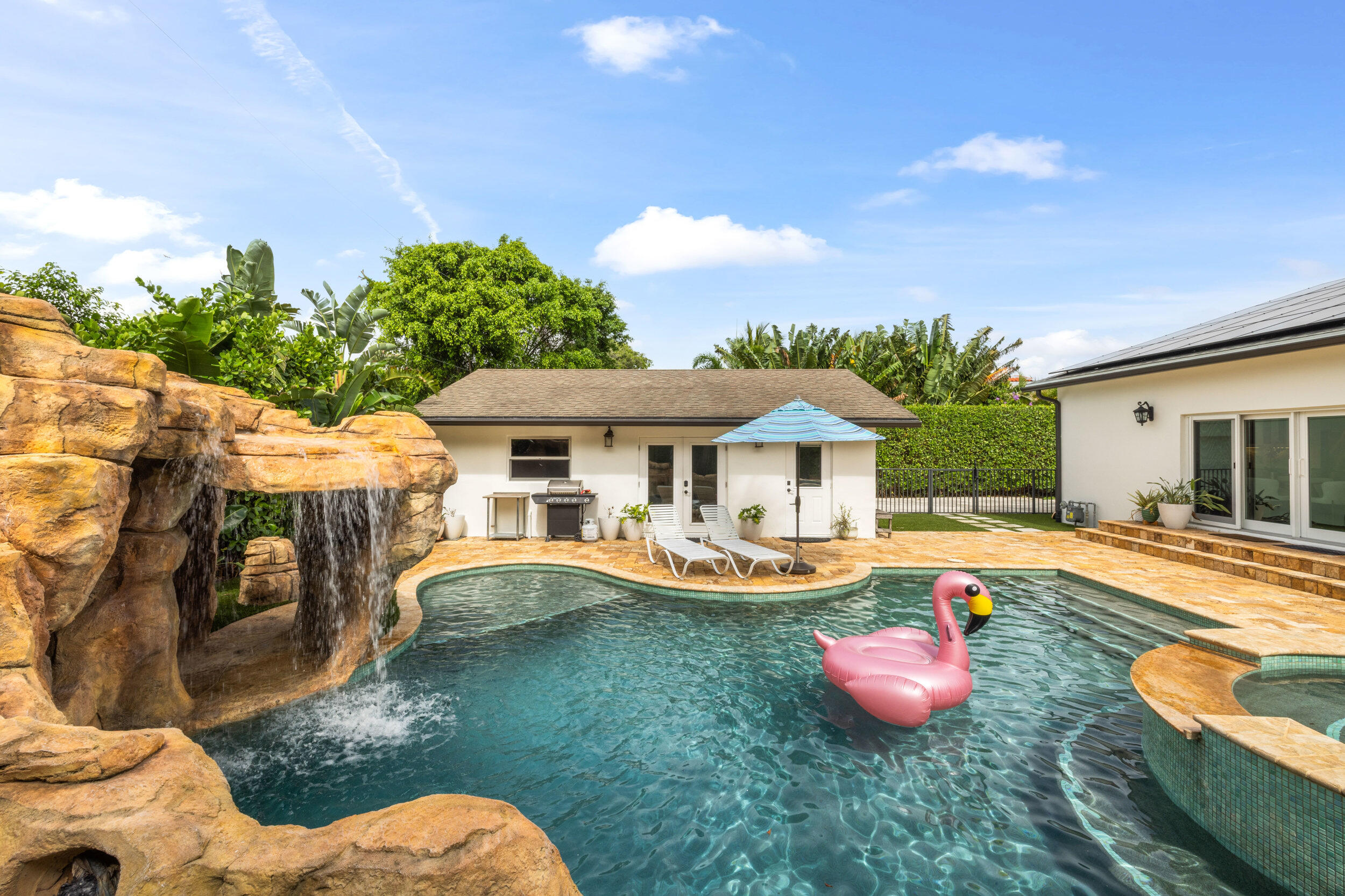 310 Edgewood Drive N