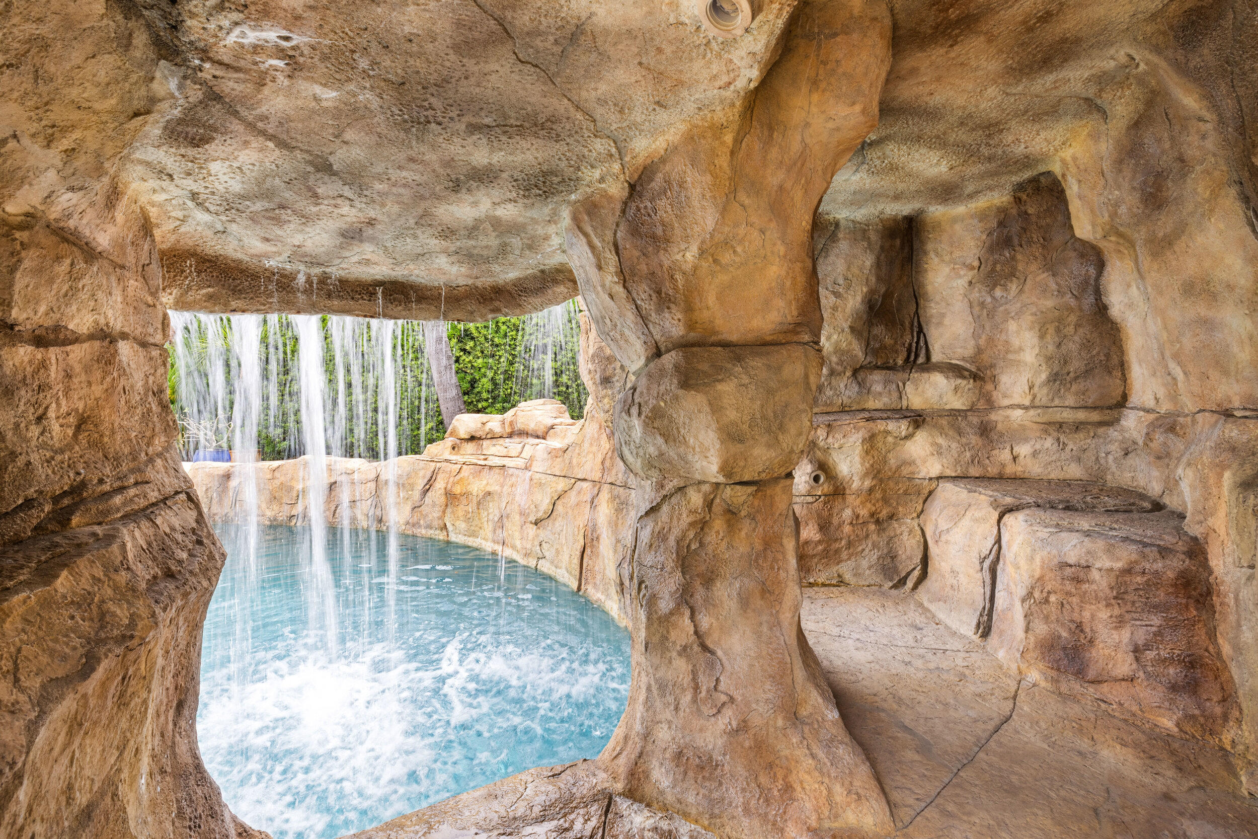 310 Edgewood Drive N