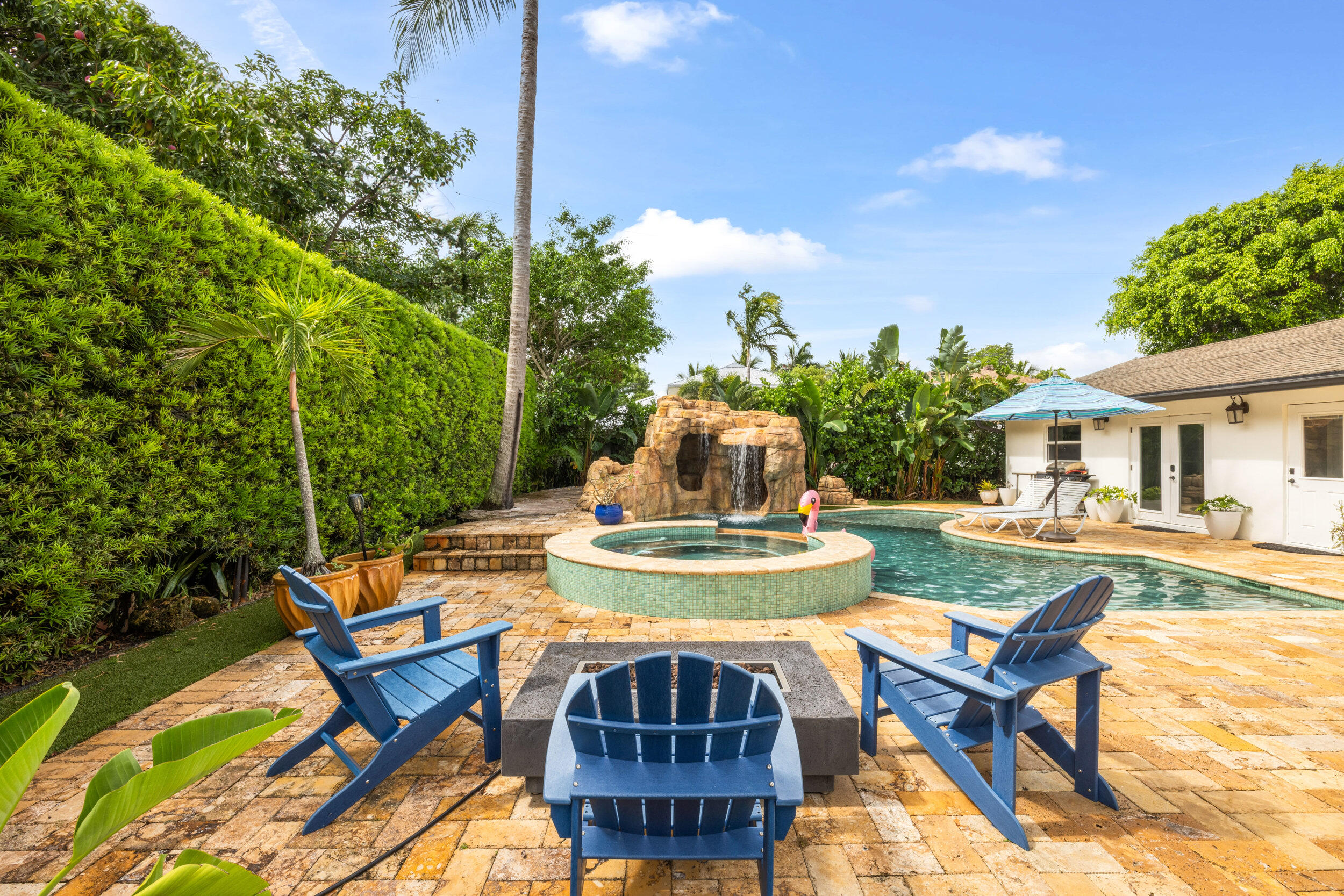 310 Edgewood Drive N