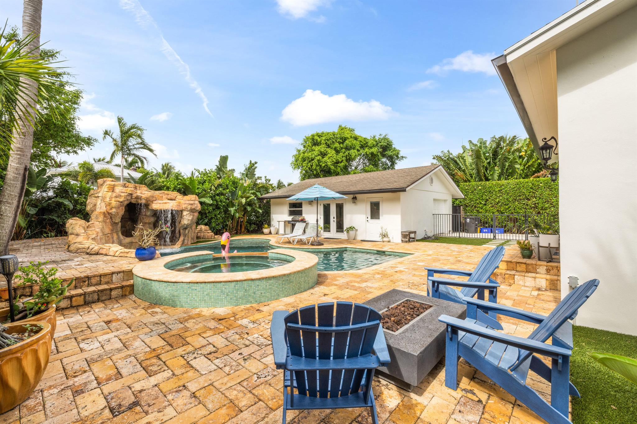 310 Edgewood Drive N