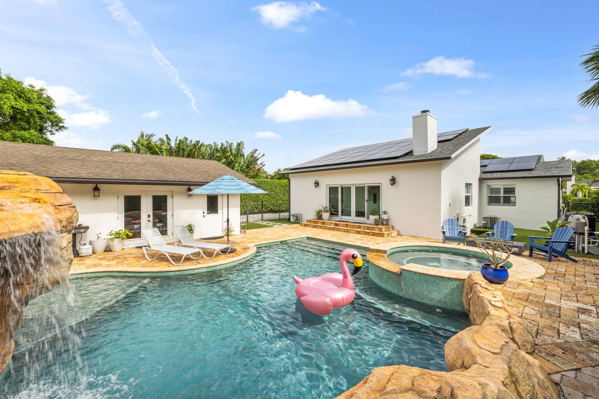 310 Edgewood Drive N