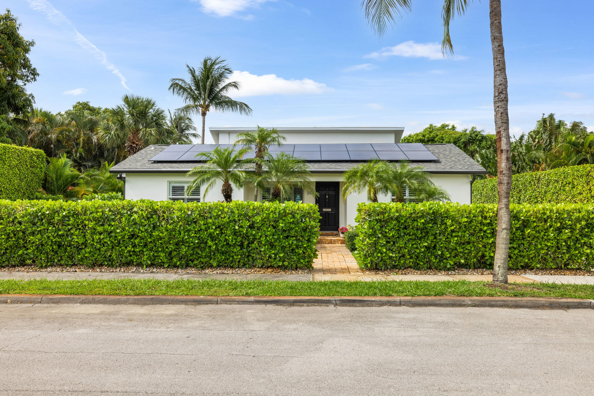 310 Edgewood Drive N