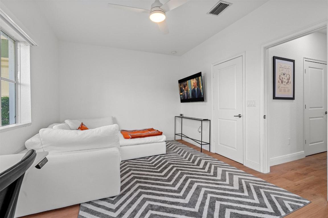 674 NW Library Commons Way