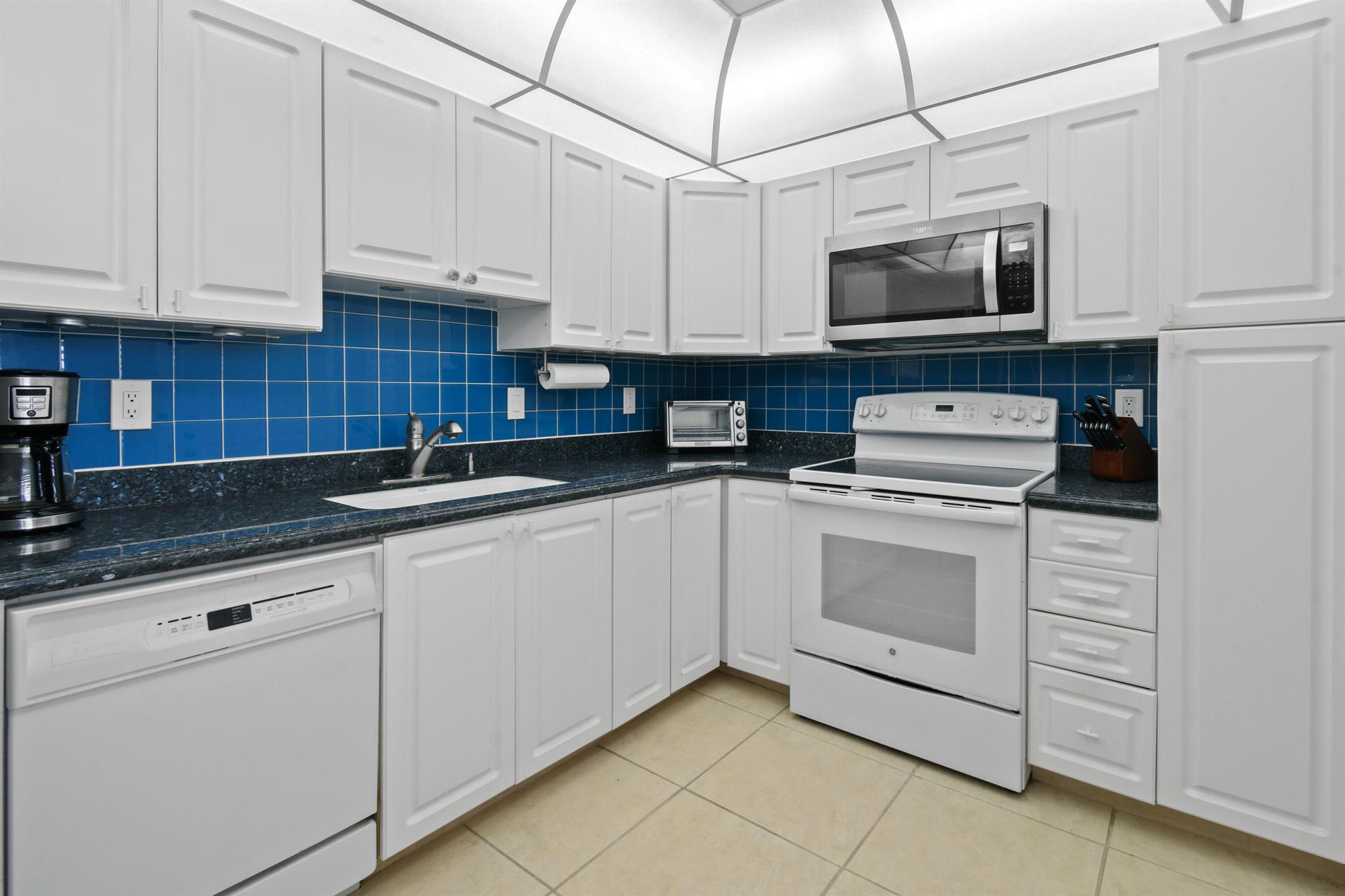 1605 S Us Highway 1 M1-404