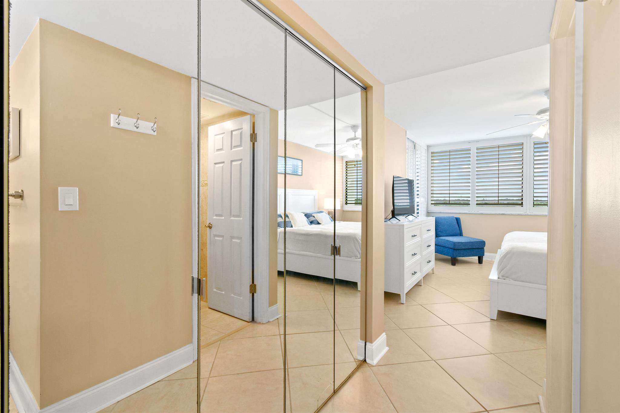 1605 S Us Highway 1 M1-404