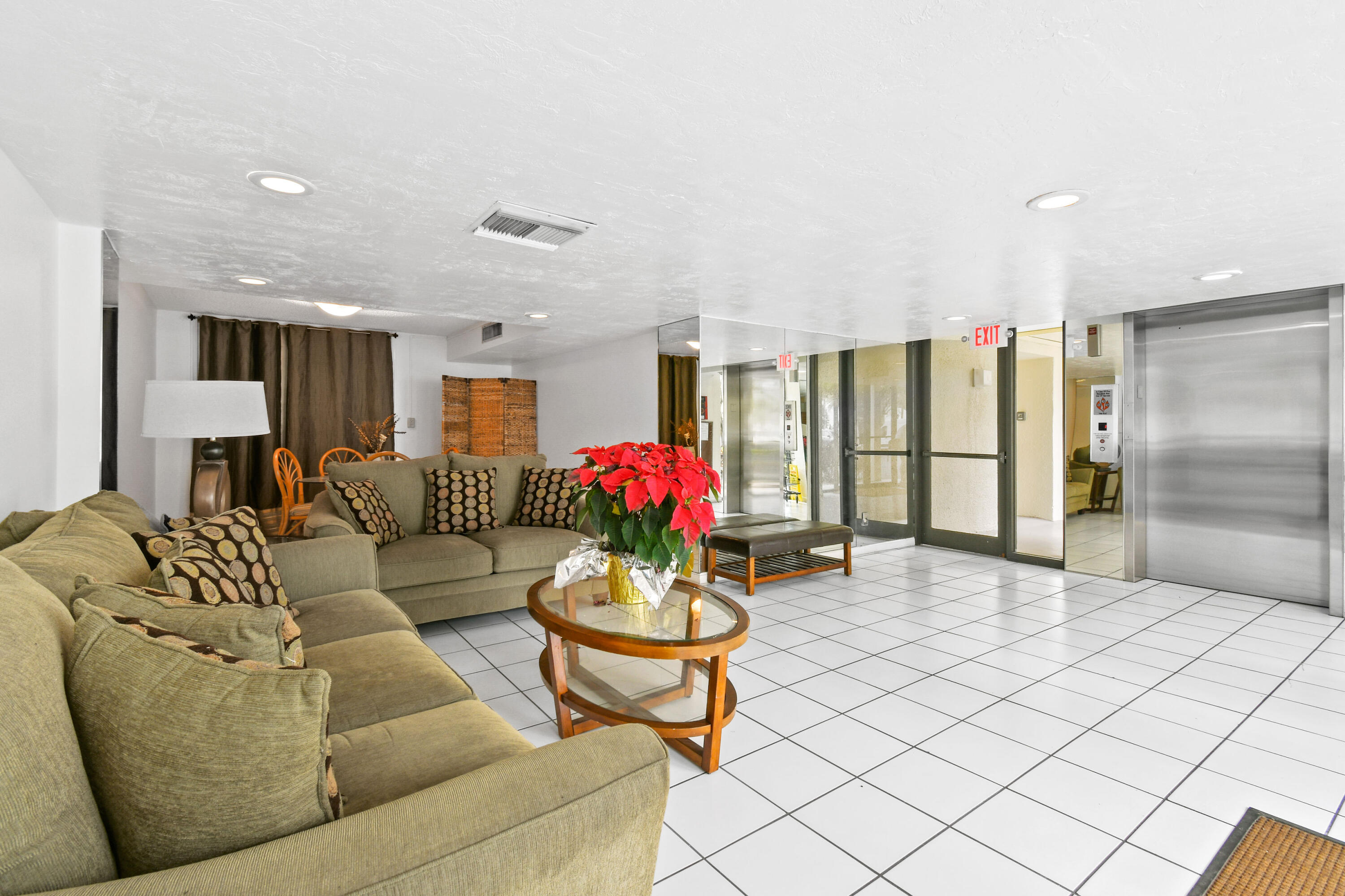 1605 S Us Highway 1 M1-404