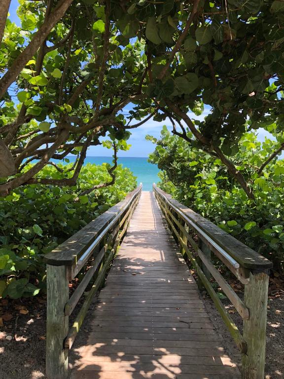 1605 S Us Highway 1 M1-404