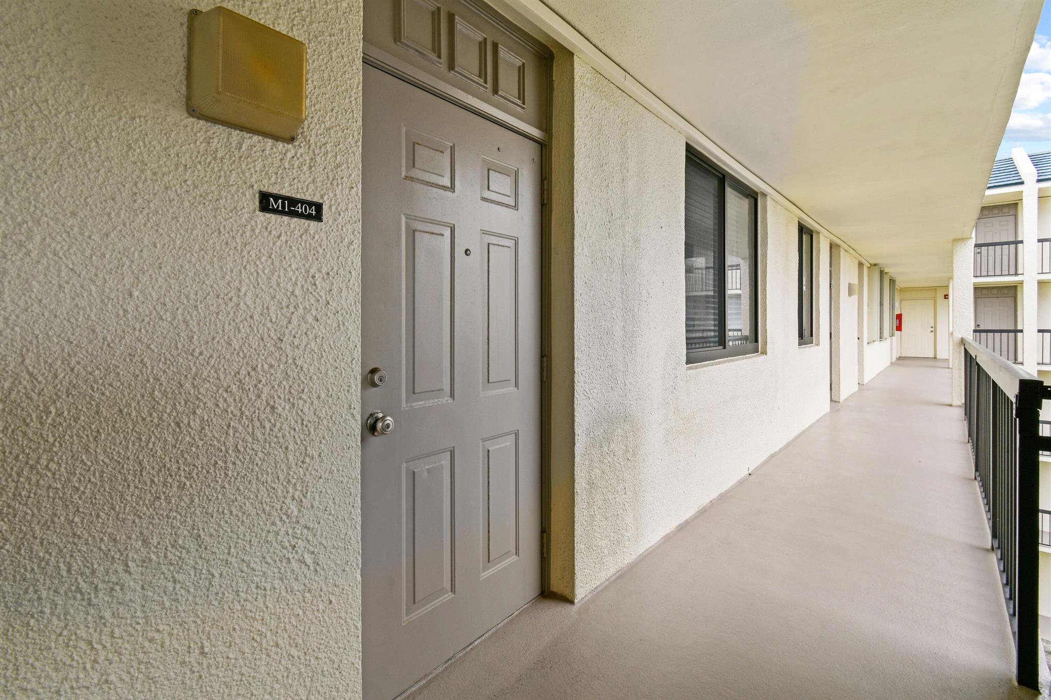 1605 S Us Highway 1 M1-404