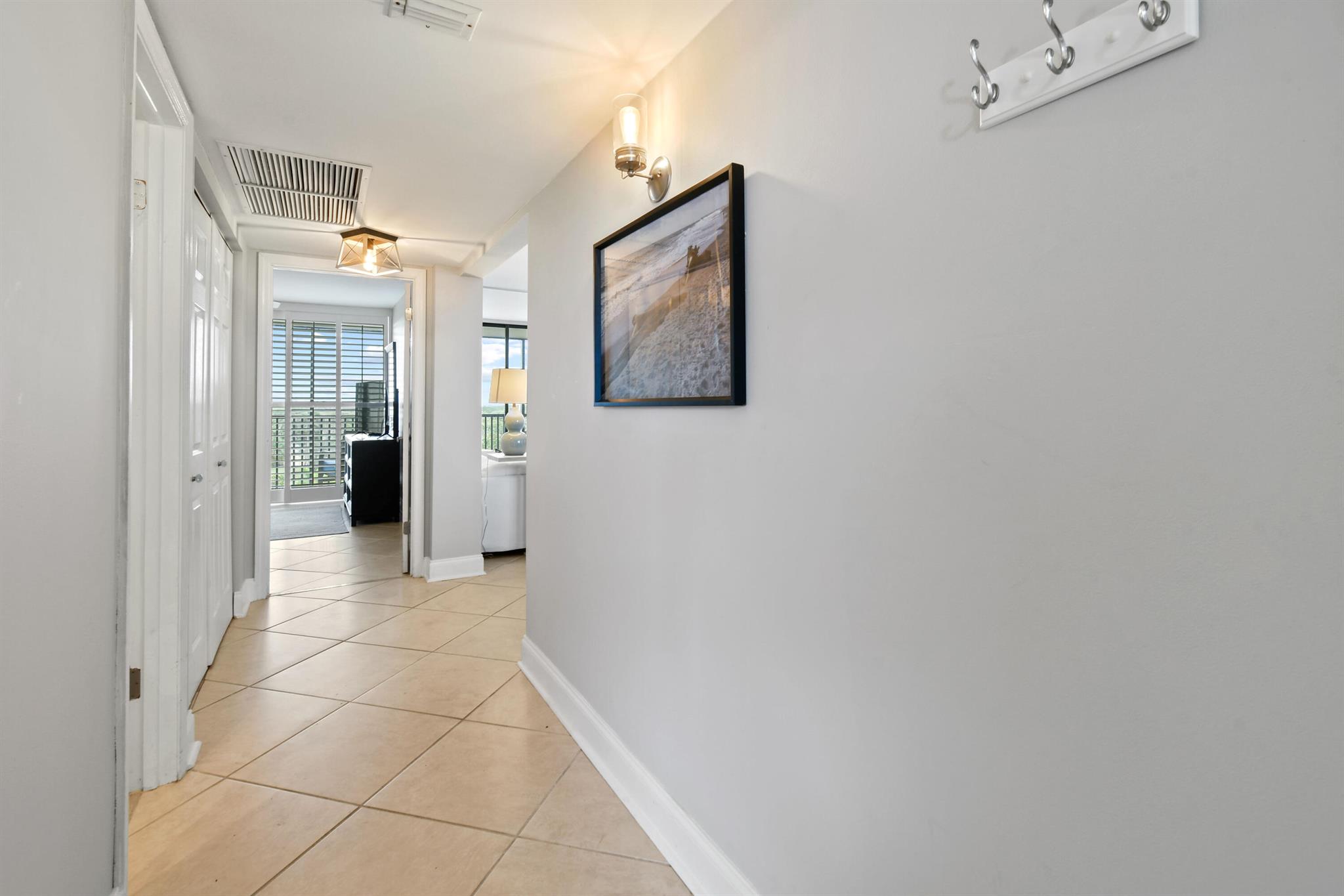 1605 S Us Highway 1 M1-404