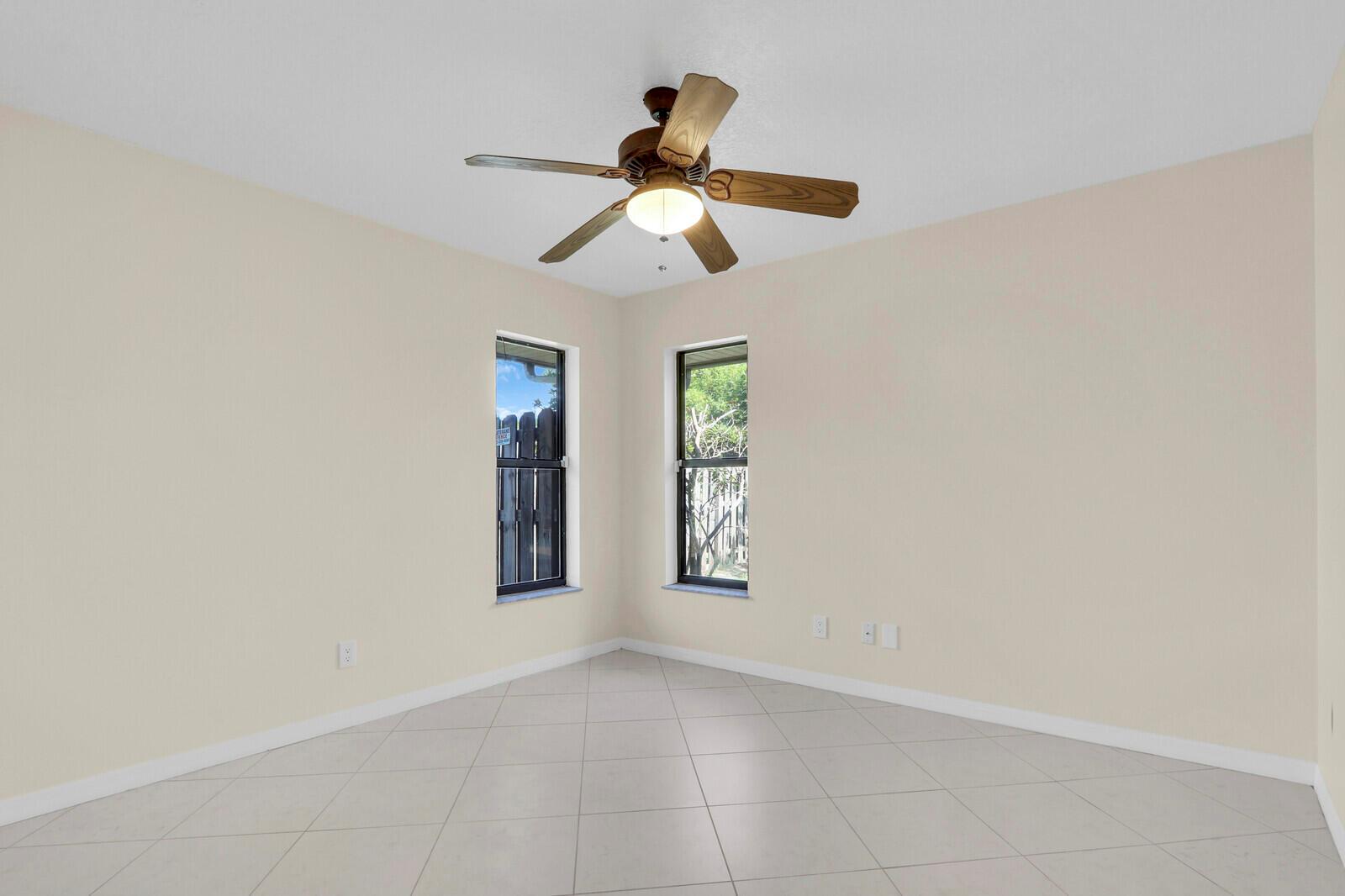 2774 SE Howell Avenue