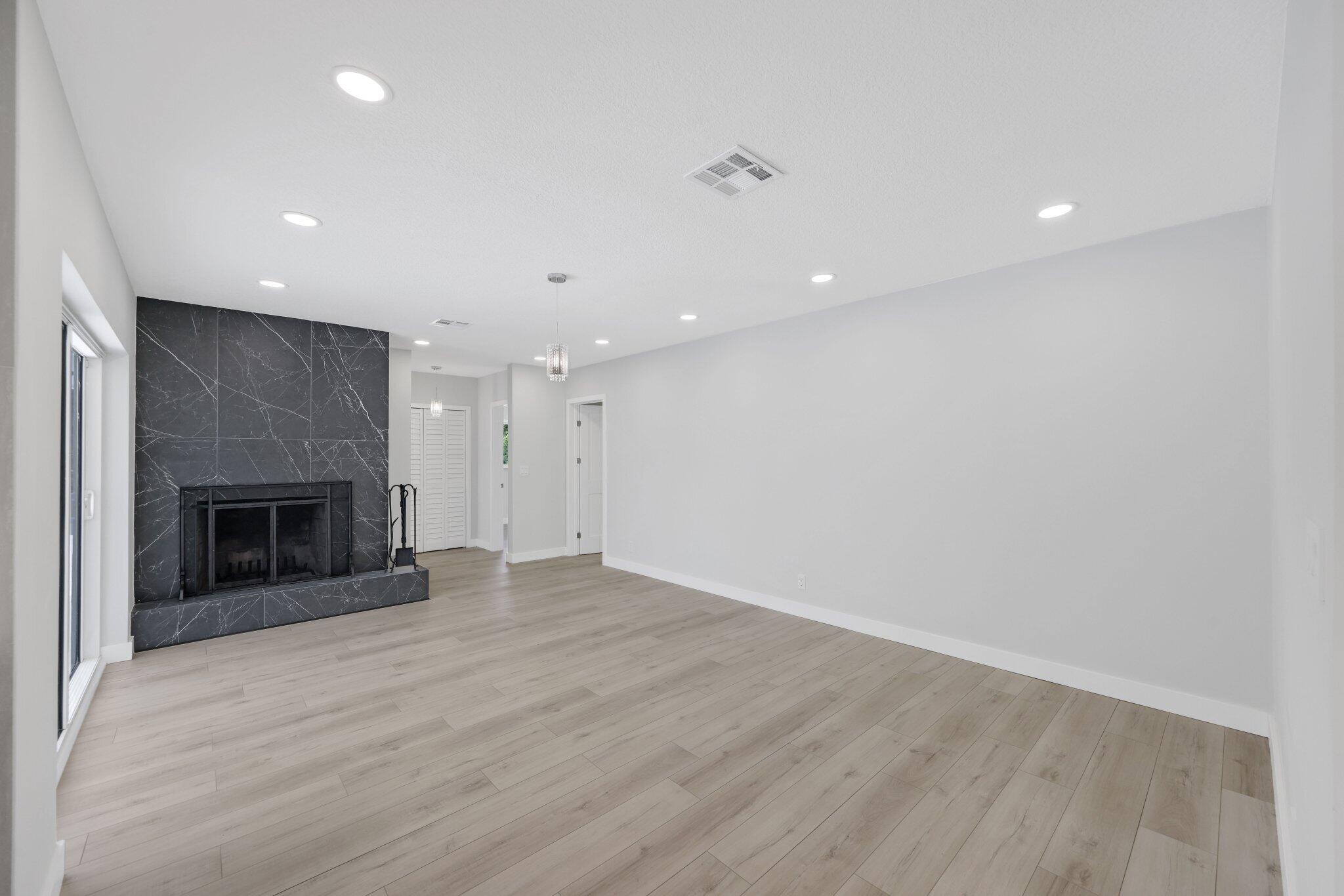 3384 Lakeview Drive
