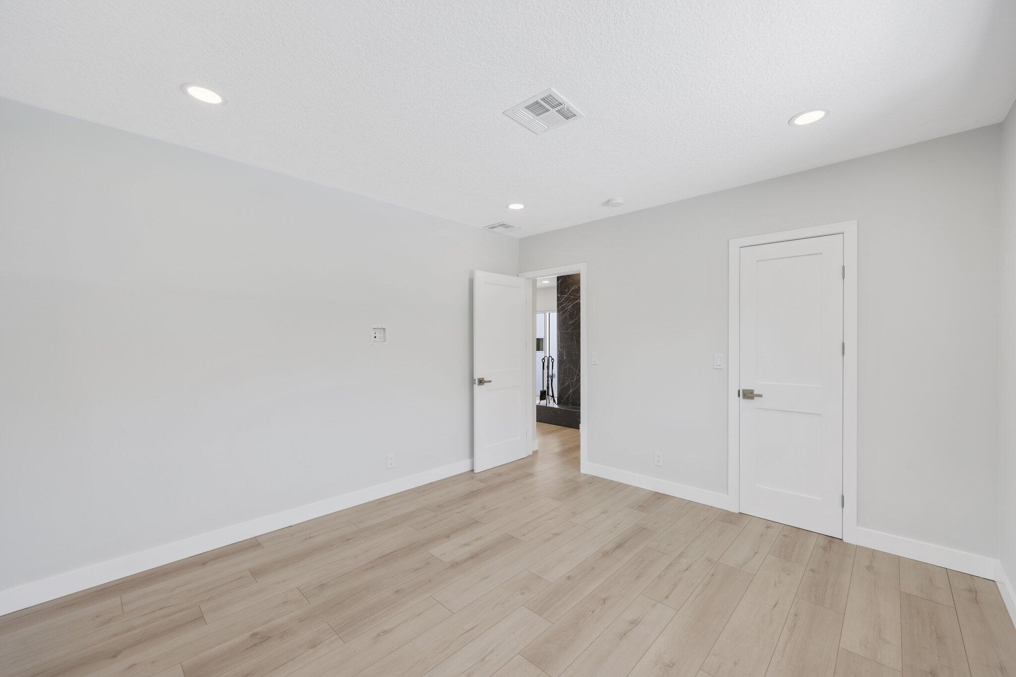 3384 Lakeview Drive