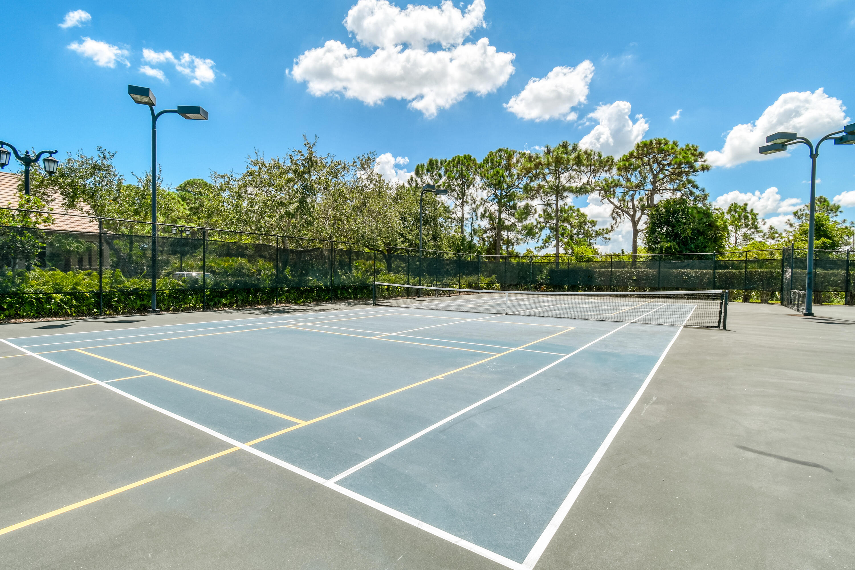 749 SW Sea Green Street