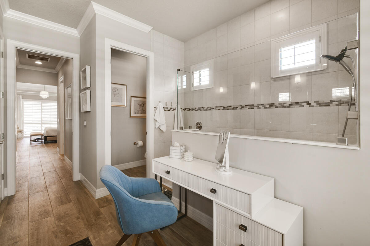 749 SW Sea Green Street