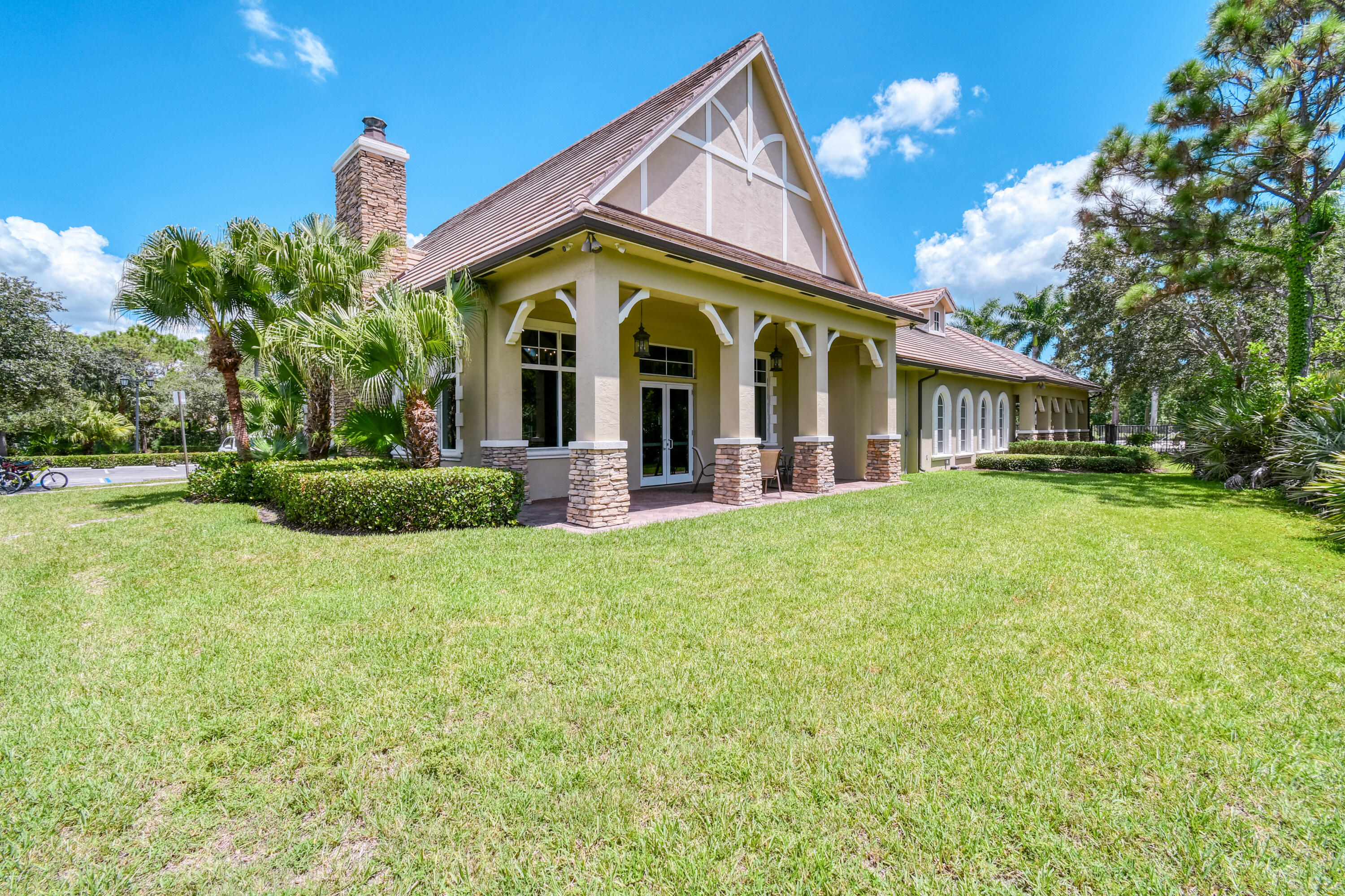 749 SW Sea Green Street