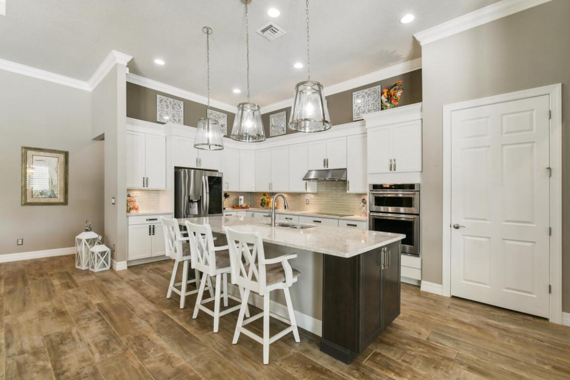 749 SW Sea Green Street