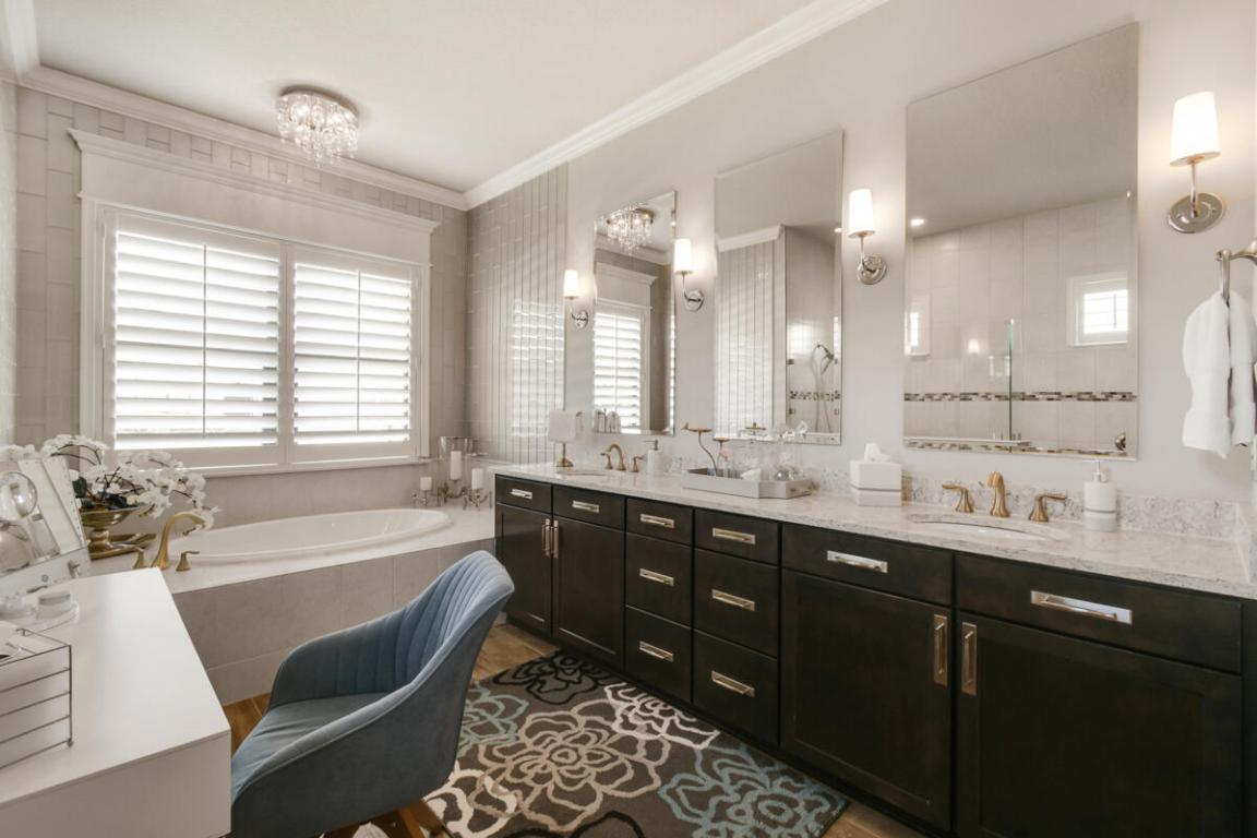 749 SW Sea Green Street