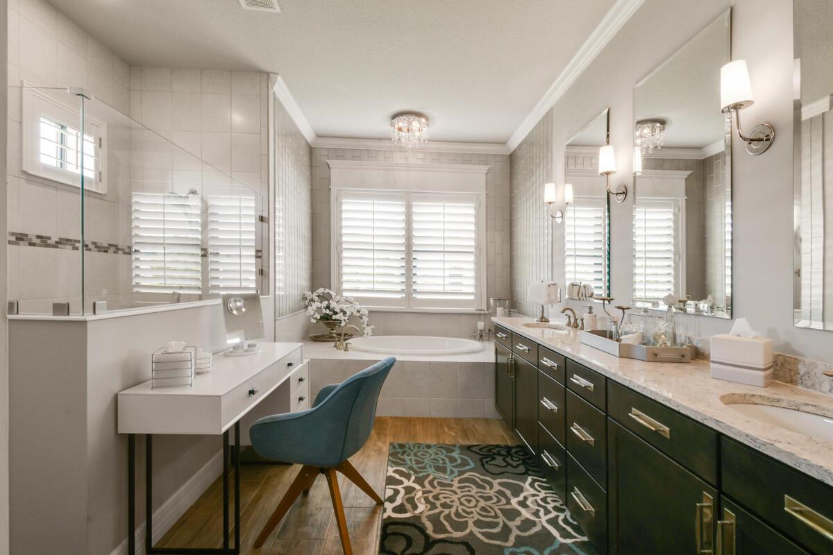 749 SW Sea Green Street