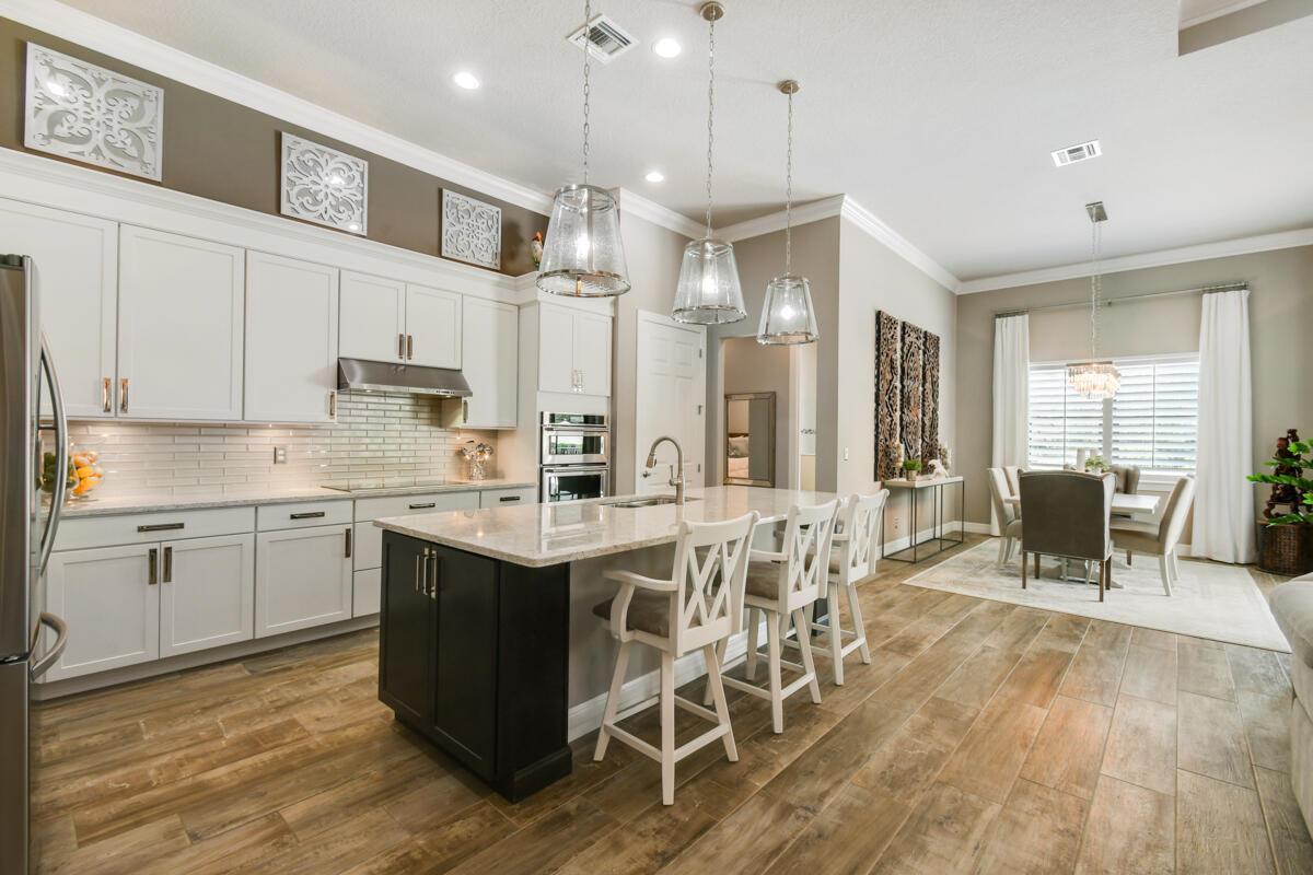 749 SW Sea Green Street