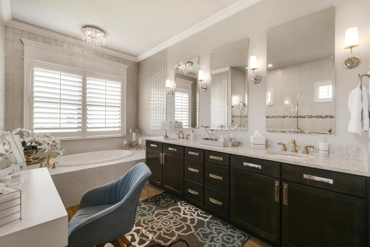 749 SW Sea Green Street