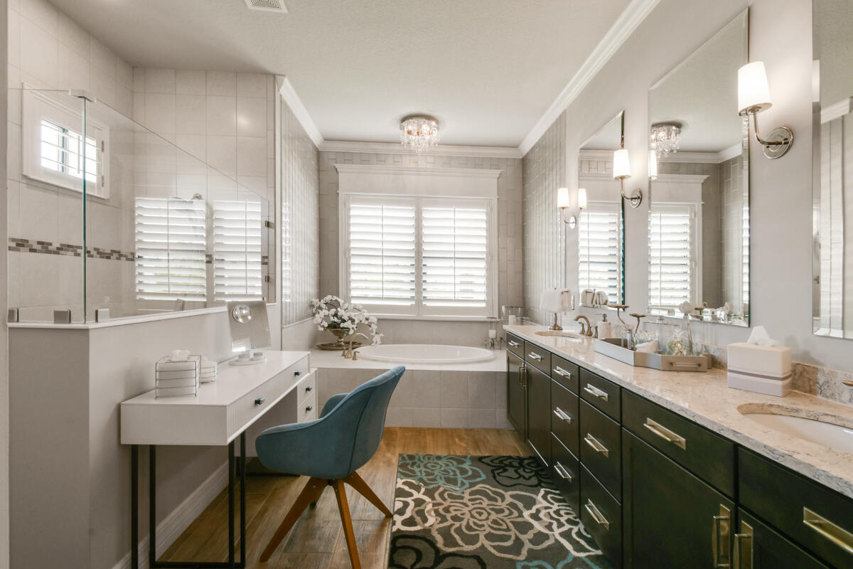 749 SW Sea Green Street