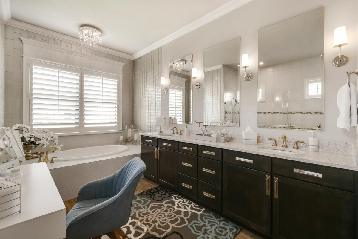 749 SW Sea Green Street