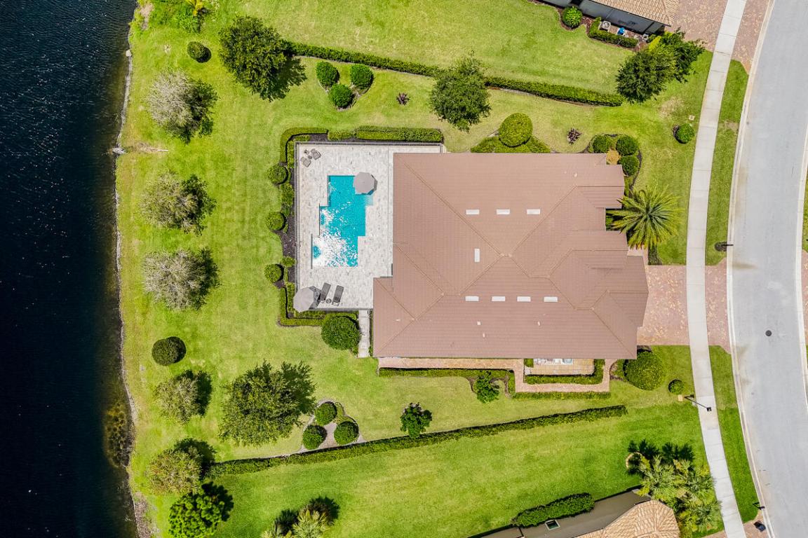 749 SW Sea Green Street