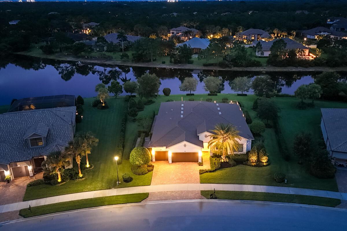 749 SW Sea Green Street