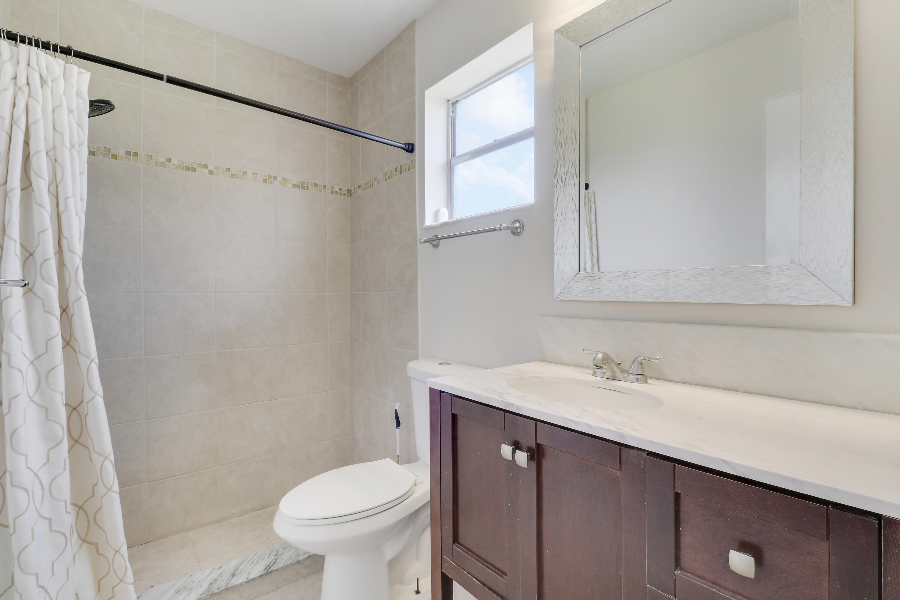 612 Oak Ter Terrace