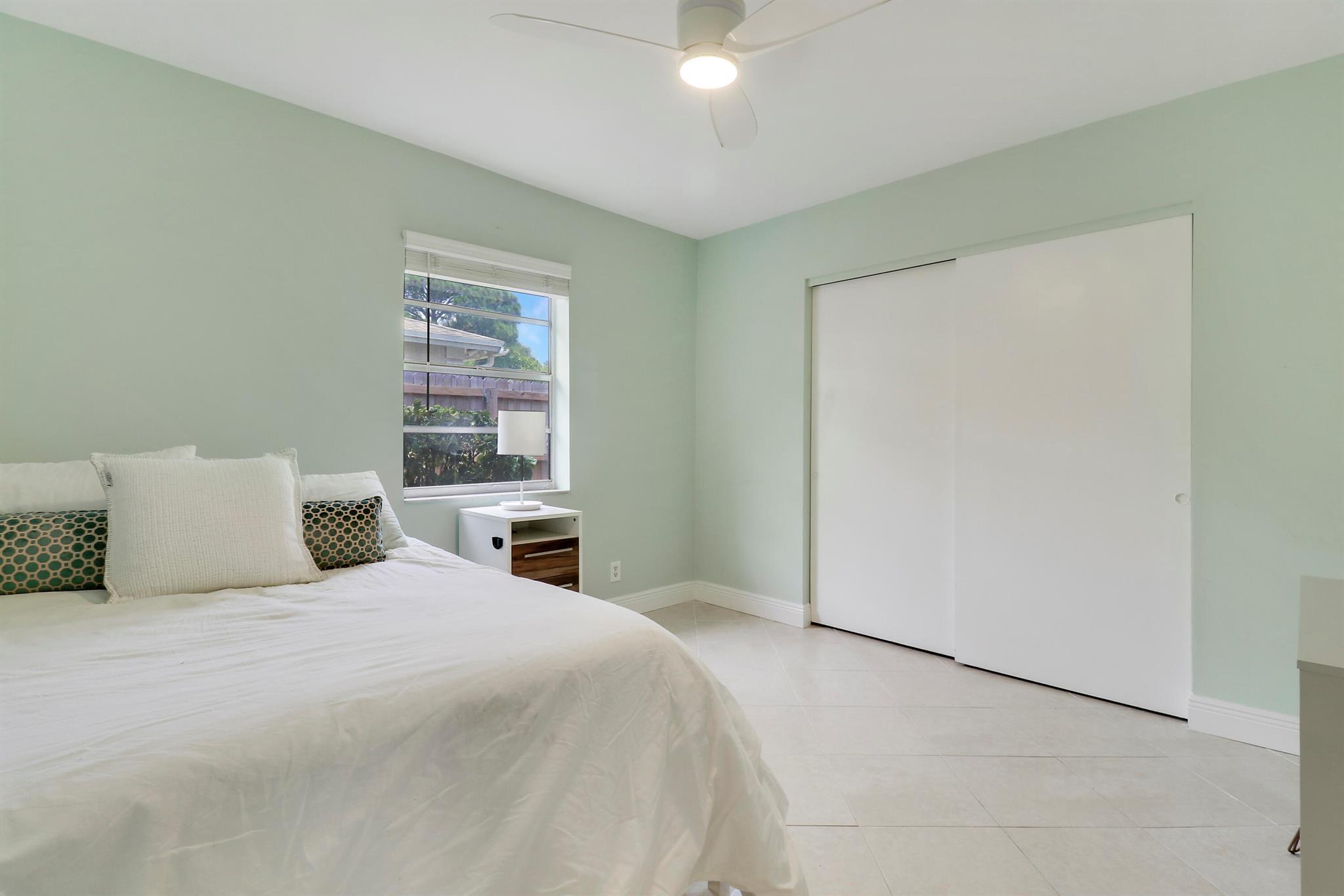 612 Oak Ter Terrace