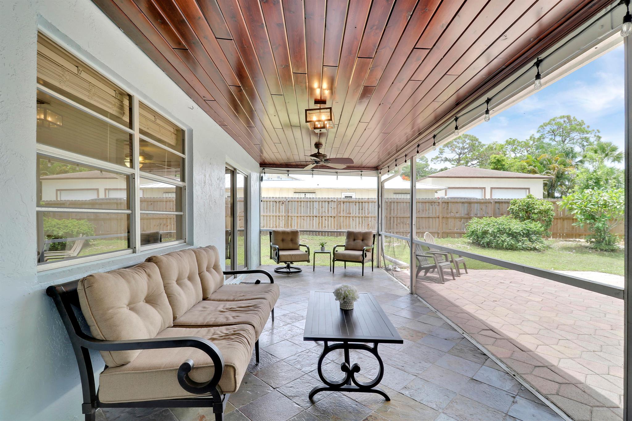 612 Oak Ter Terrace