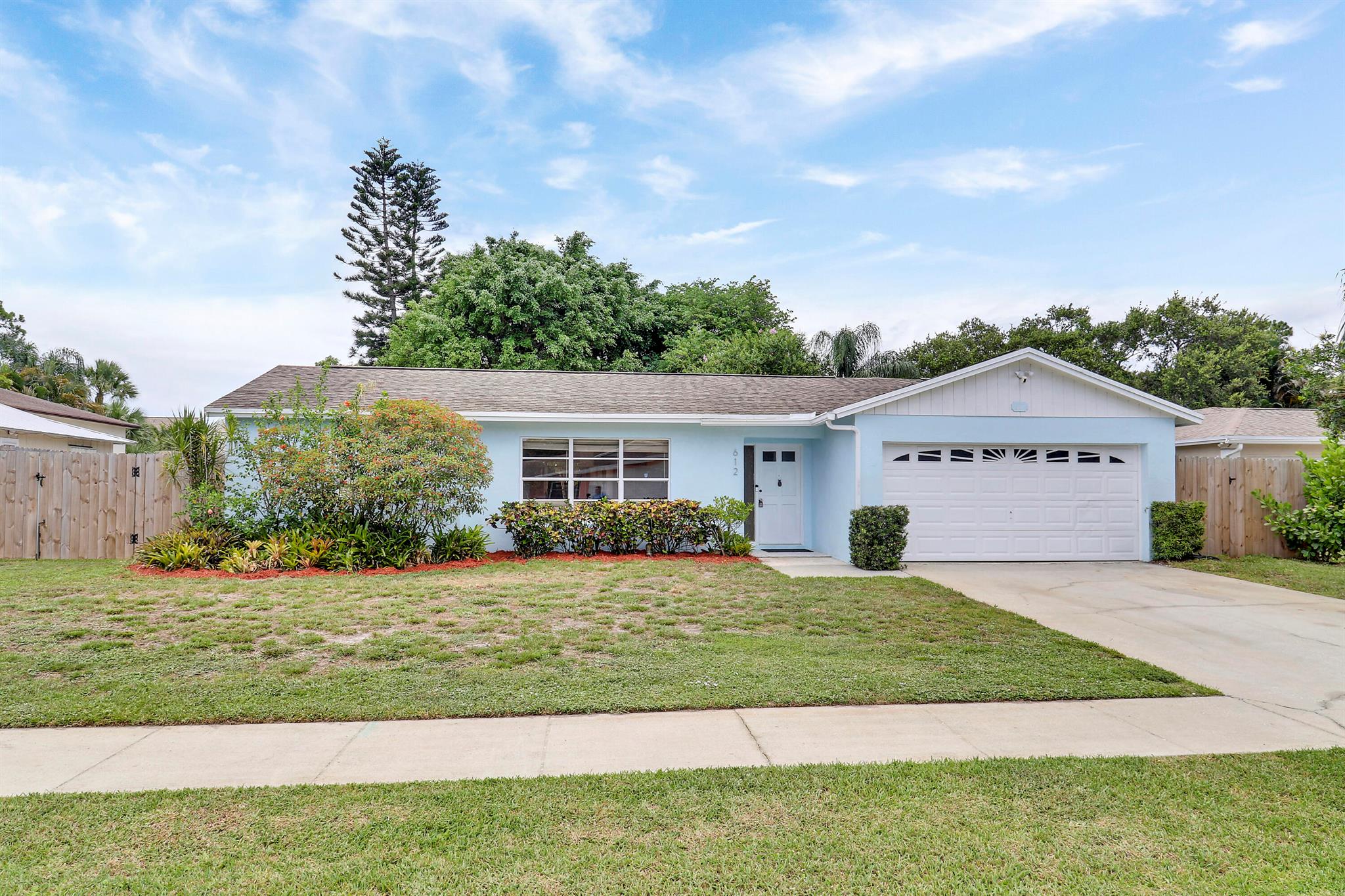 612 Oak Ter Terrace