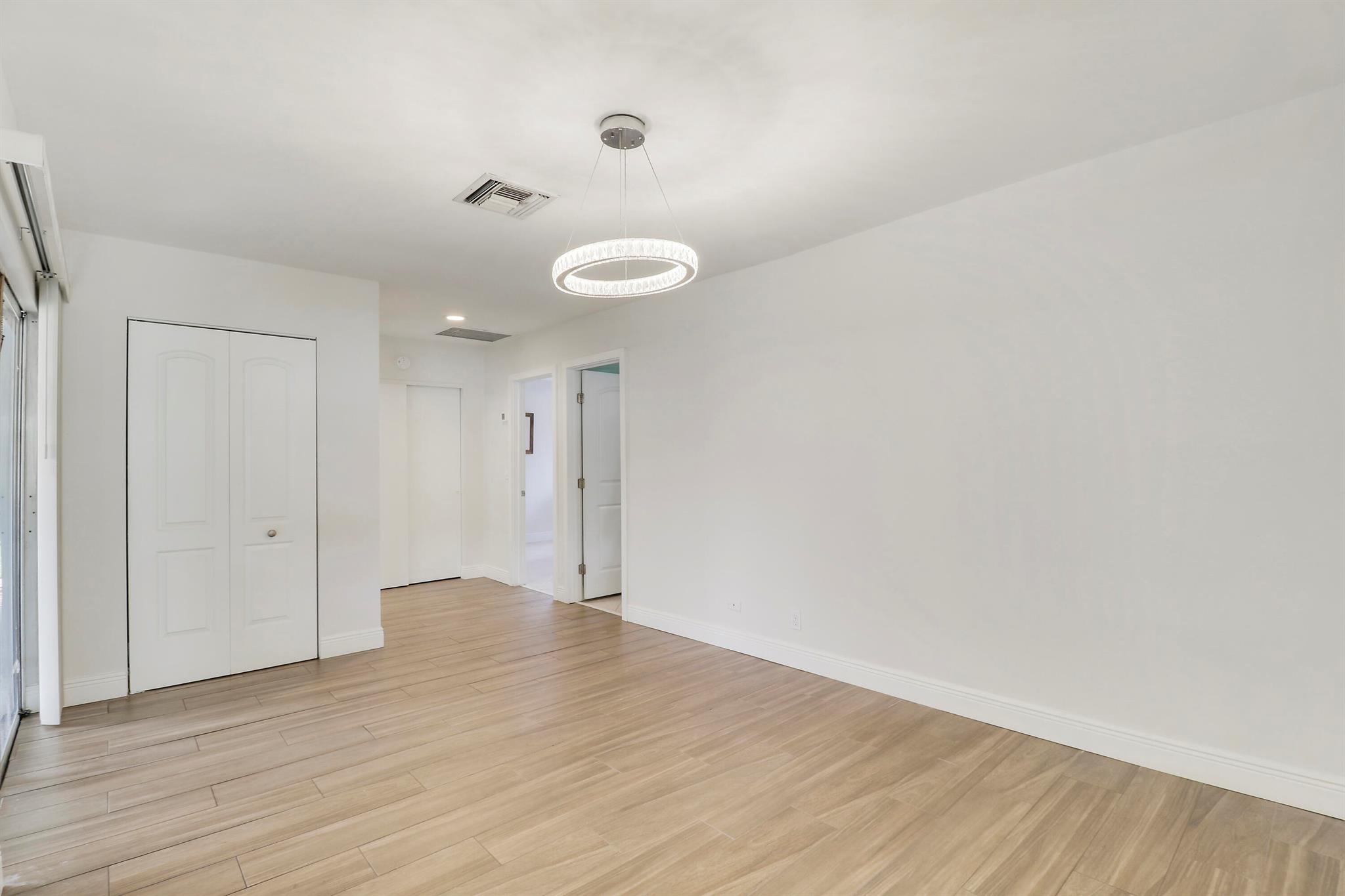 612 Oak Ter Terrace