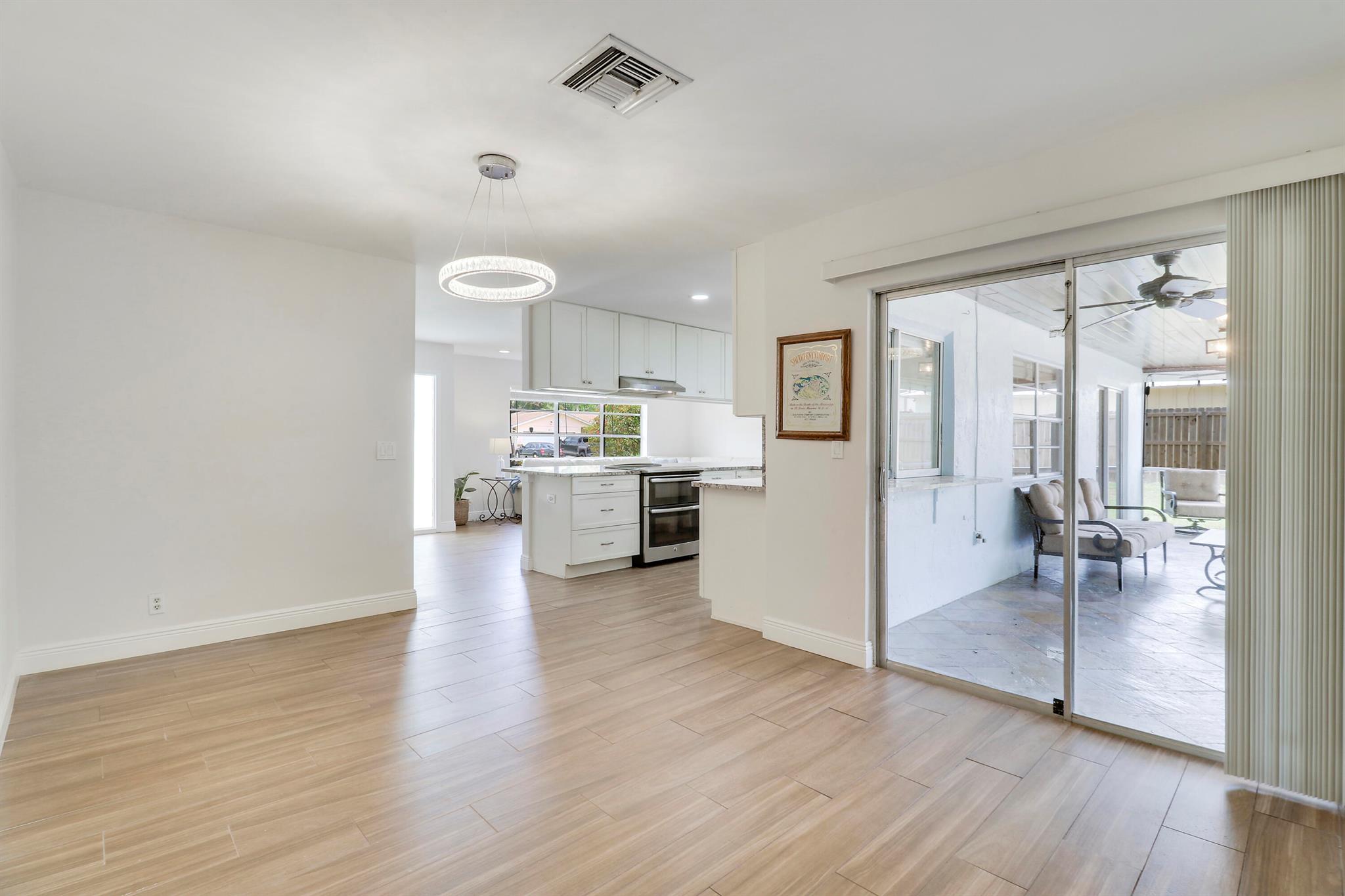 612 Oak Ter Terrace