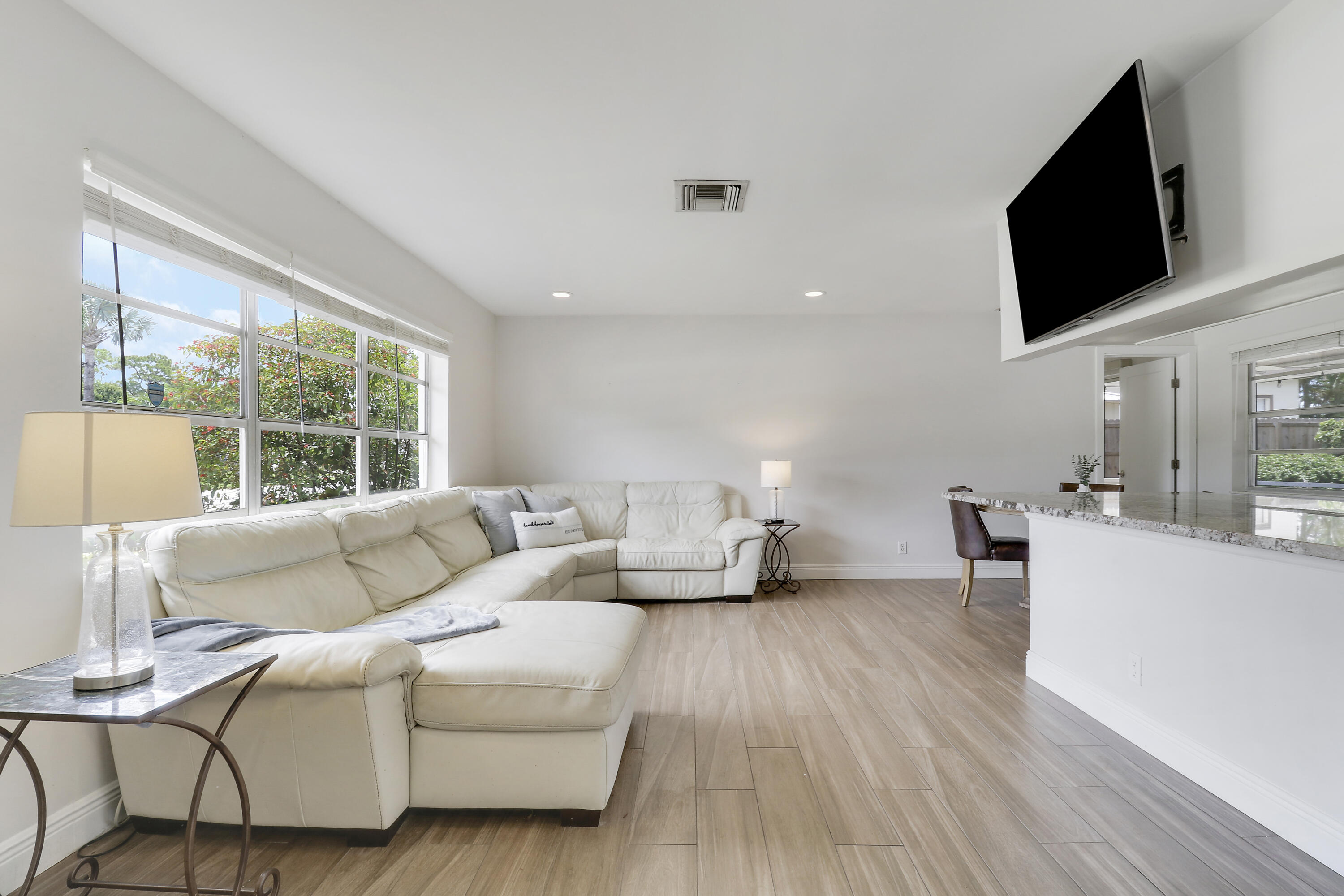 612 Oak Ter Terrace