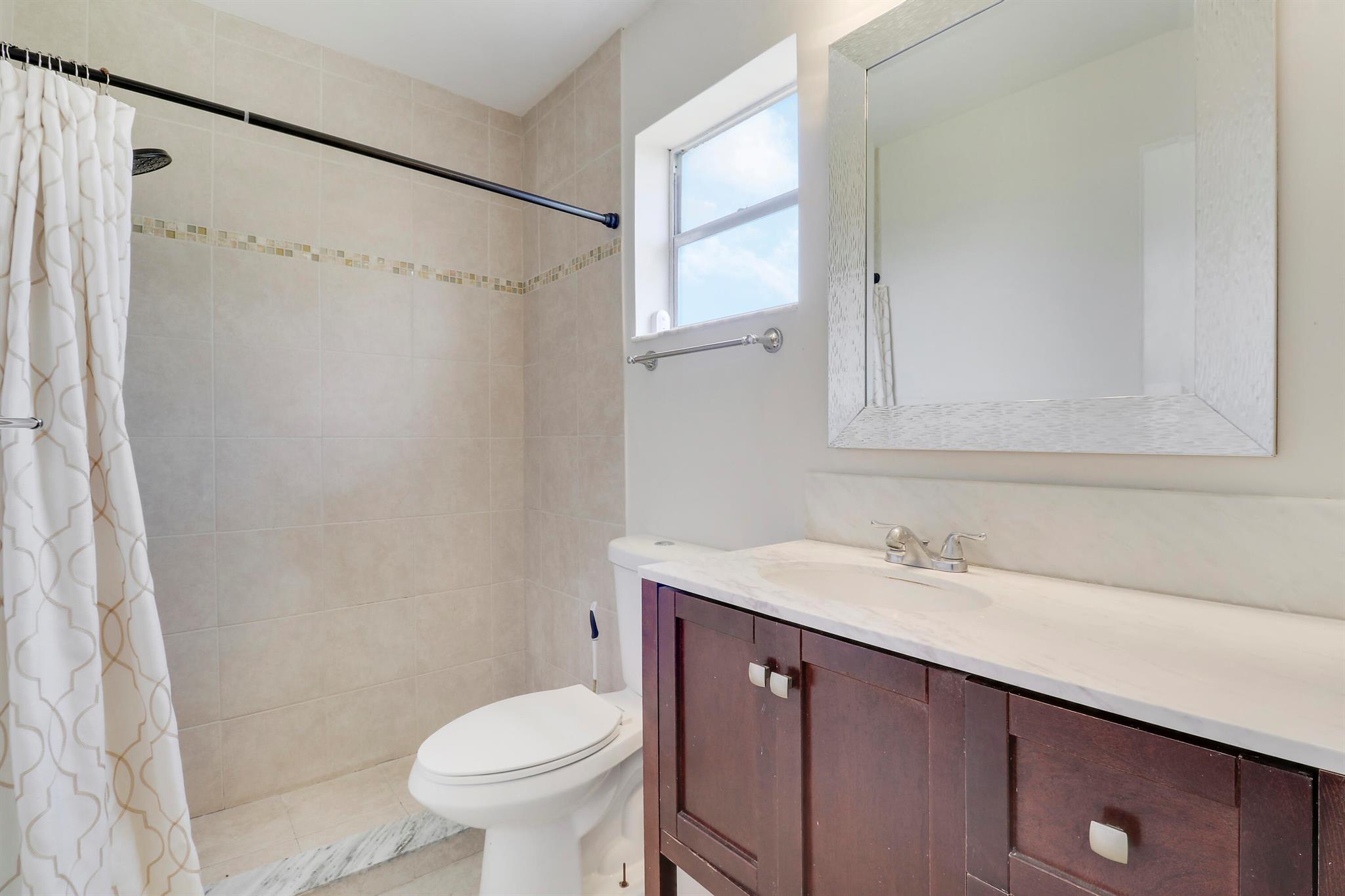 612 Oak Ter Terrace