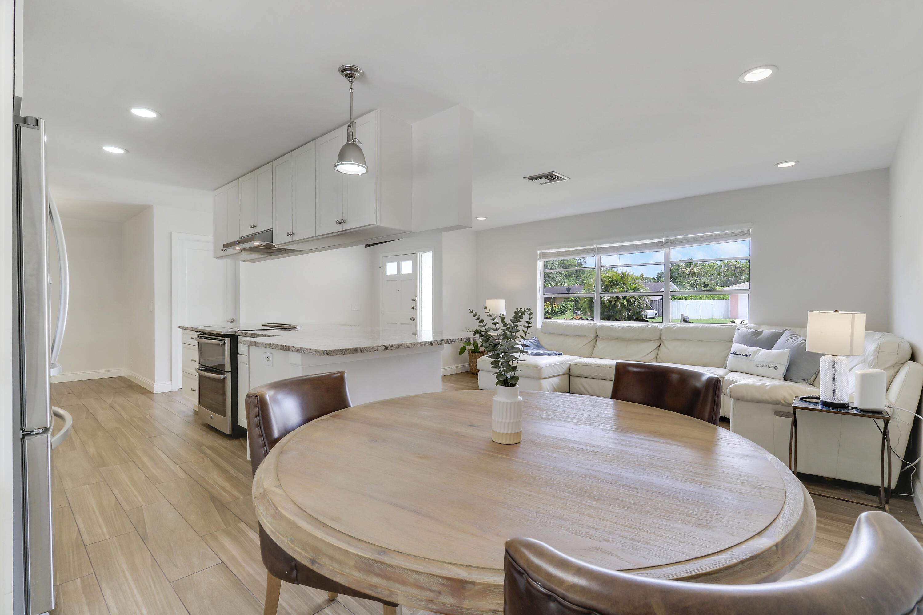 612 Oak Ter Terrace