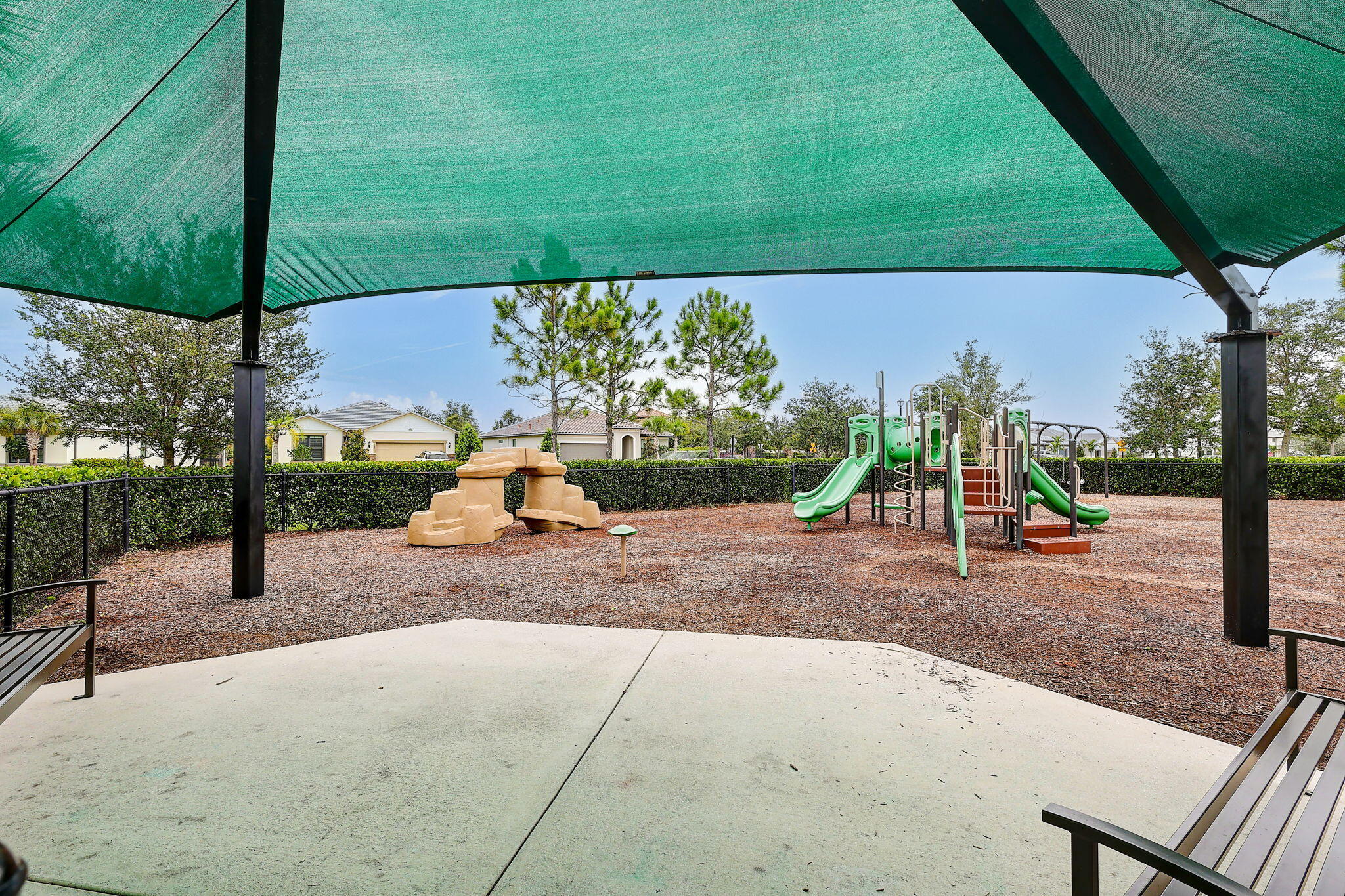 572 SE Villandry Way