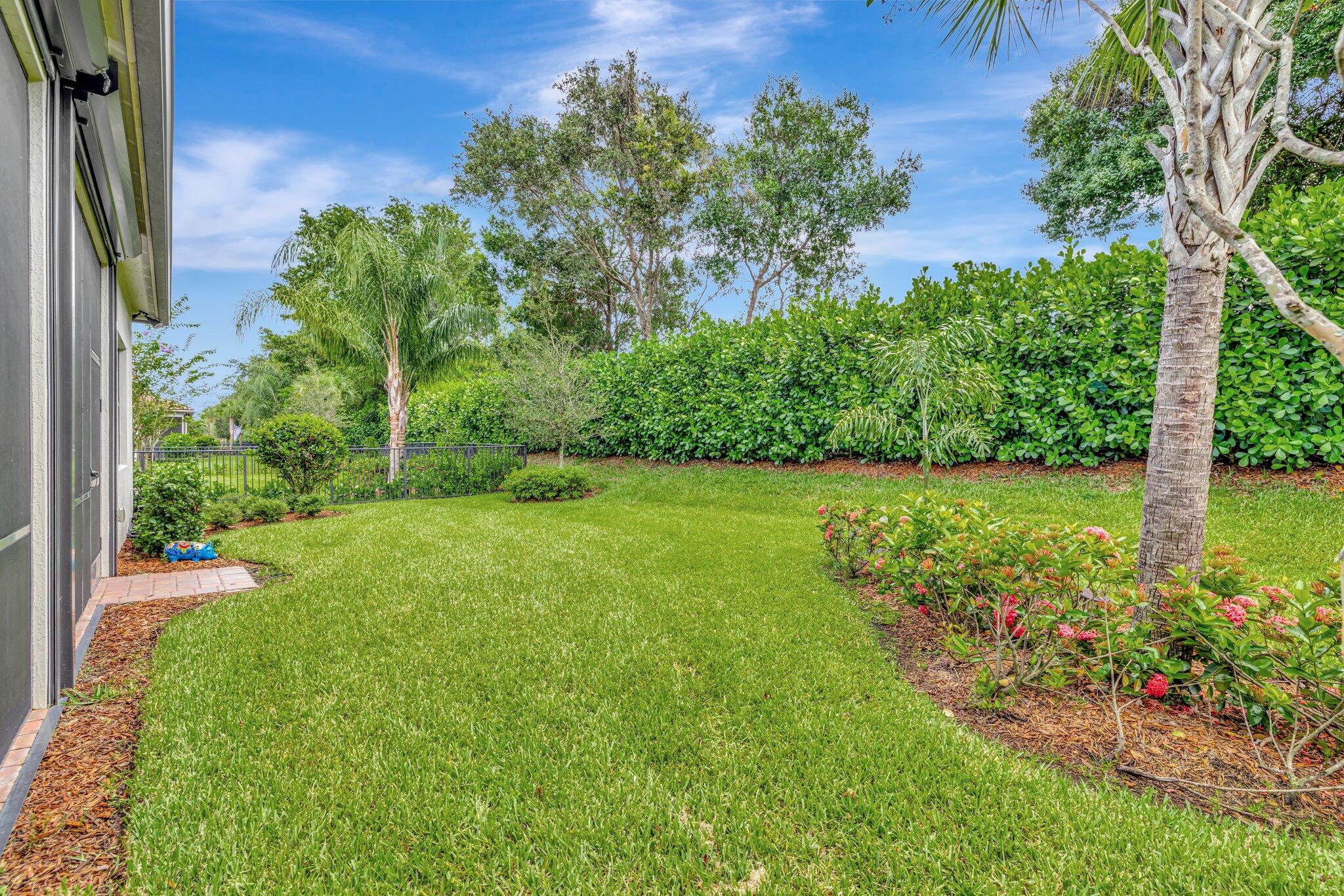 572 SE Villandry Way